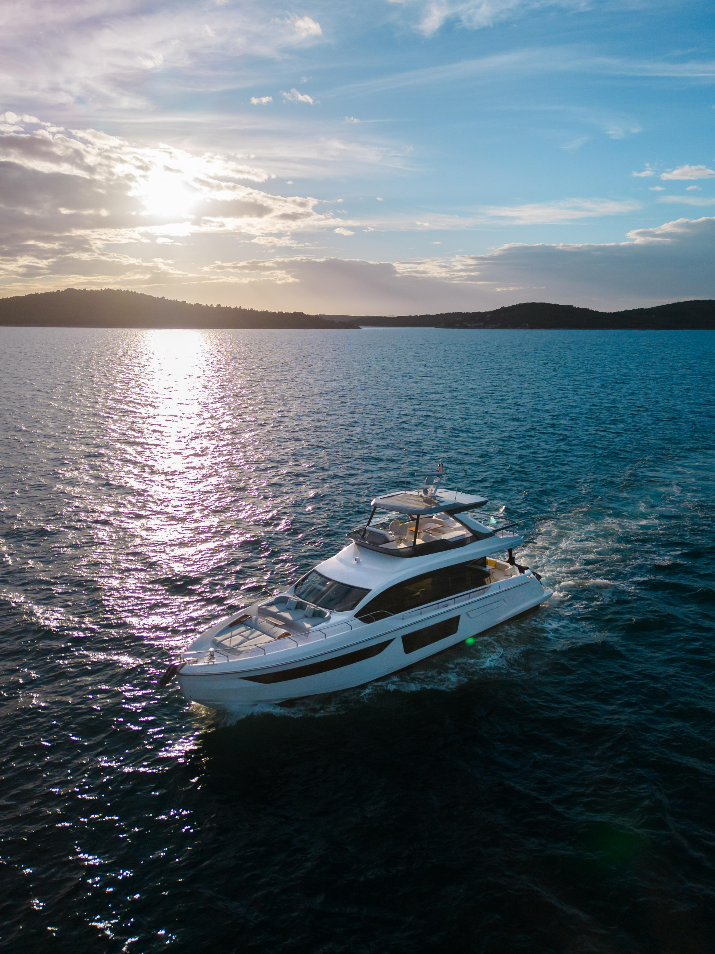 Azimut 68 Fly — photo 17