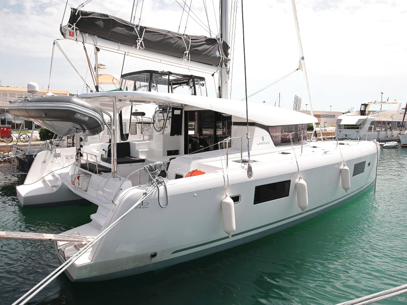 Lagoon 42 — photo 1