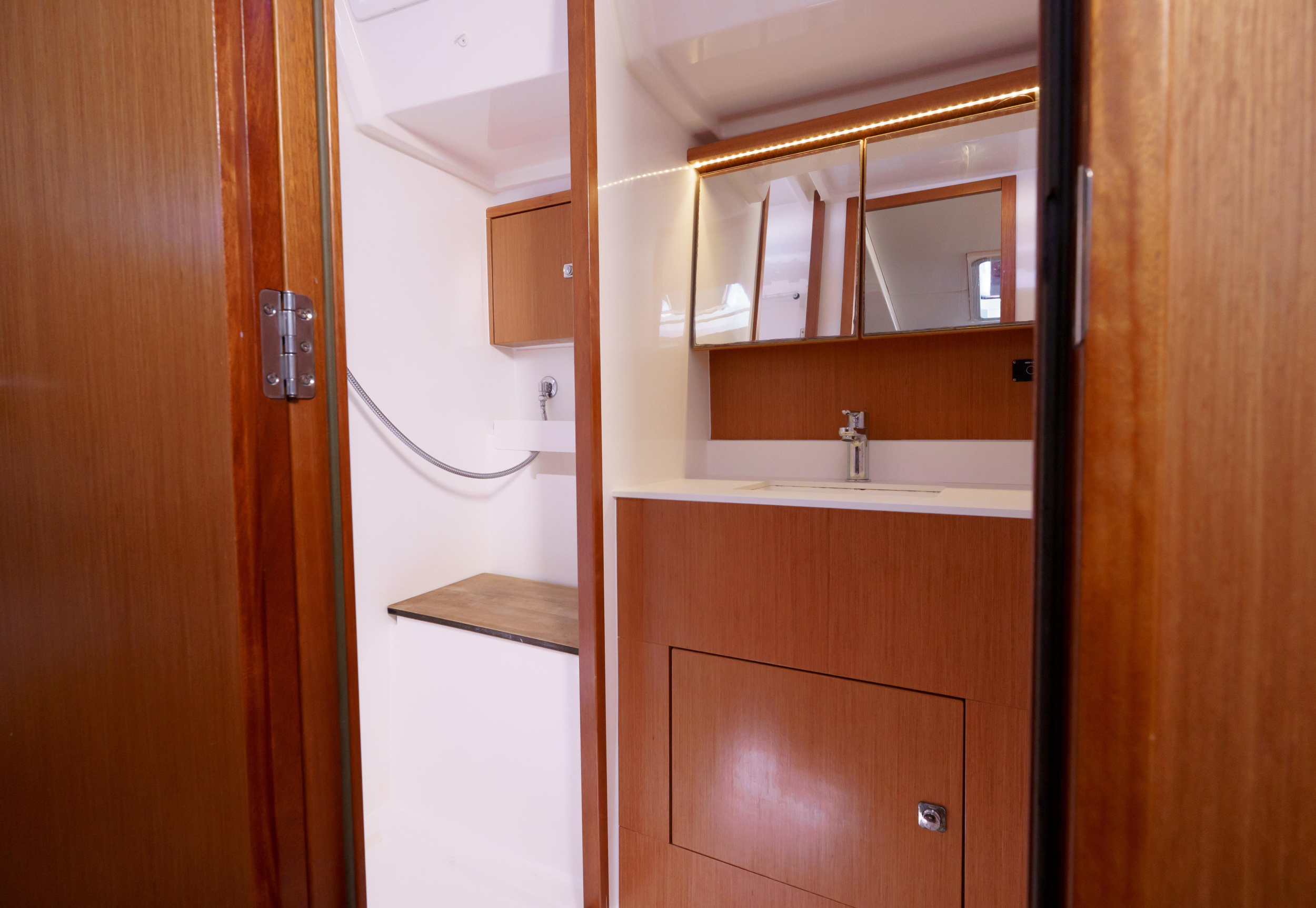 Bavaria C45 — photo 19