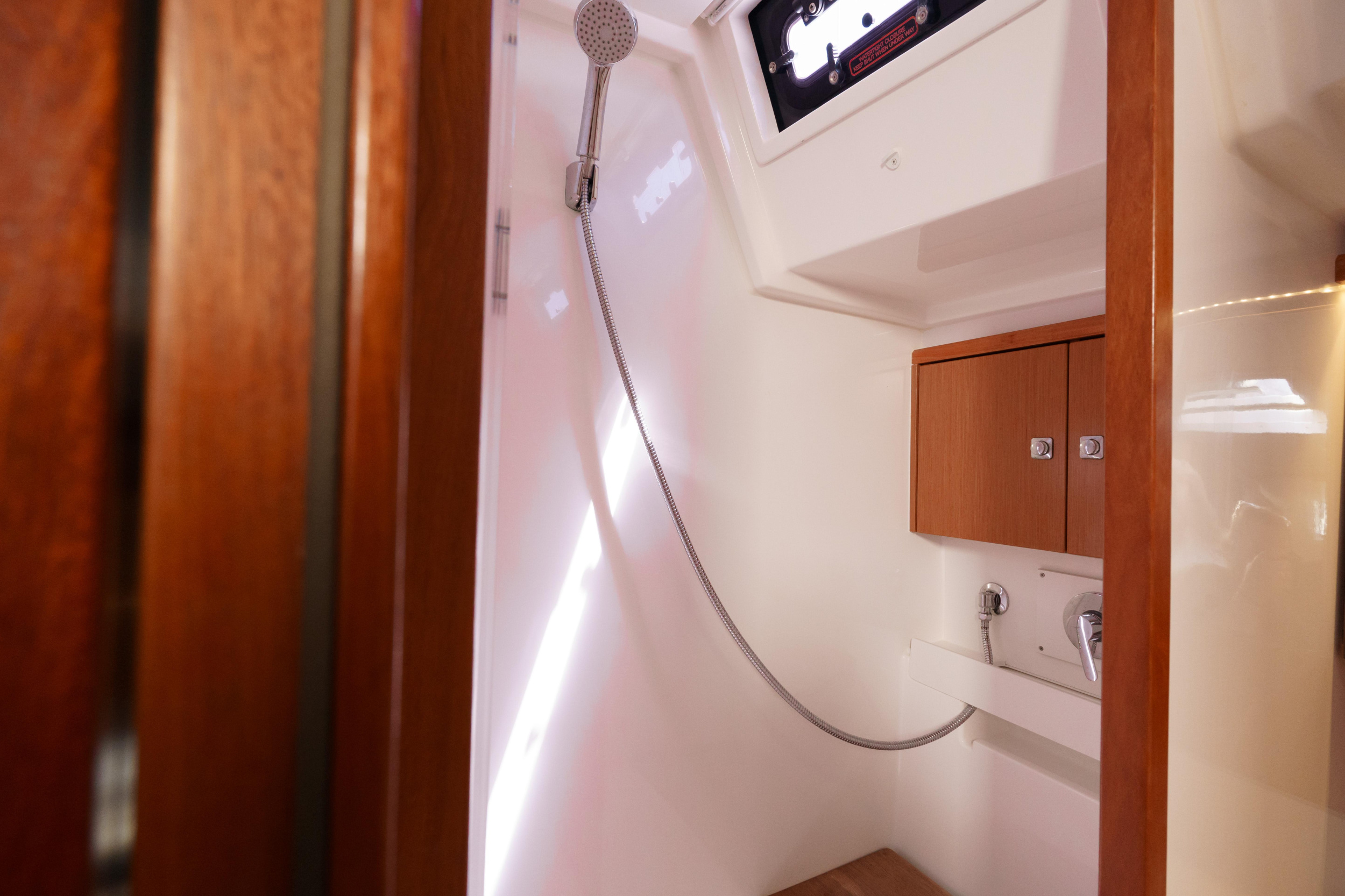 Bavaria C45 — photo 16
