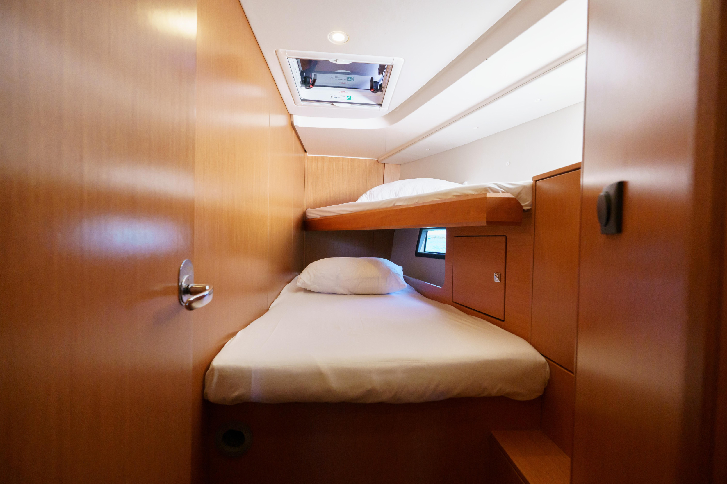 Bavaria C45 — photo 7