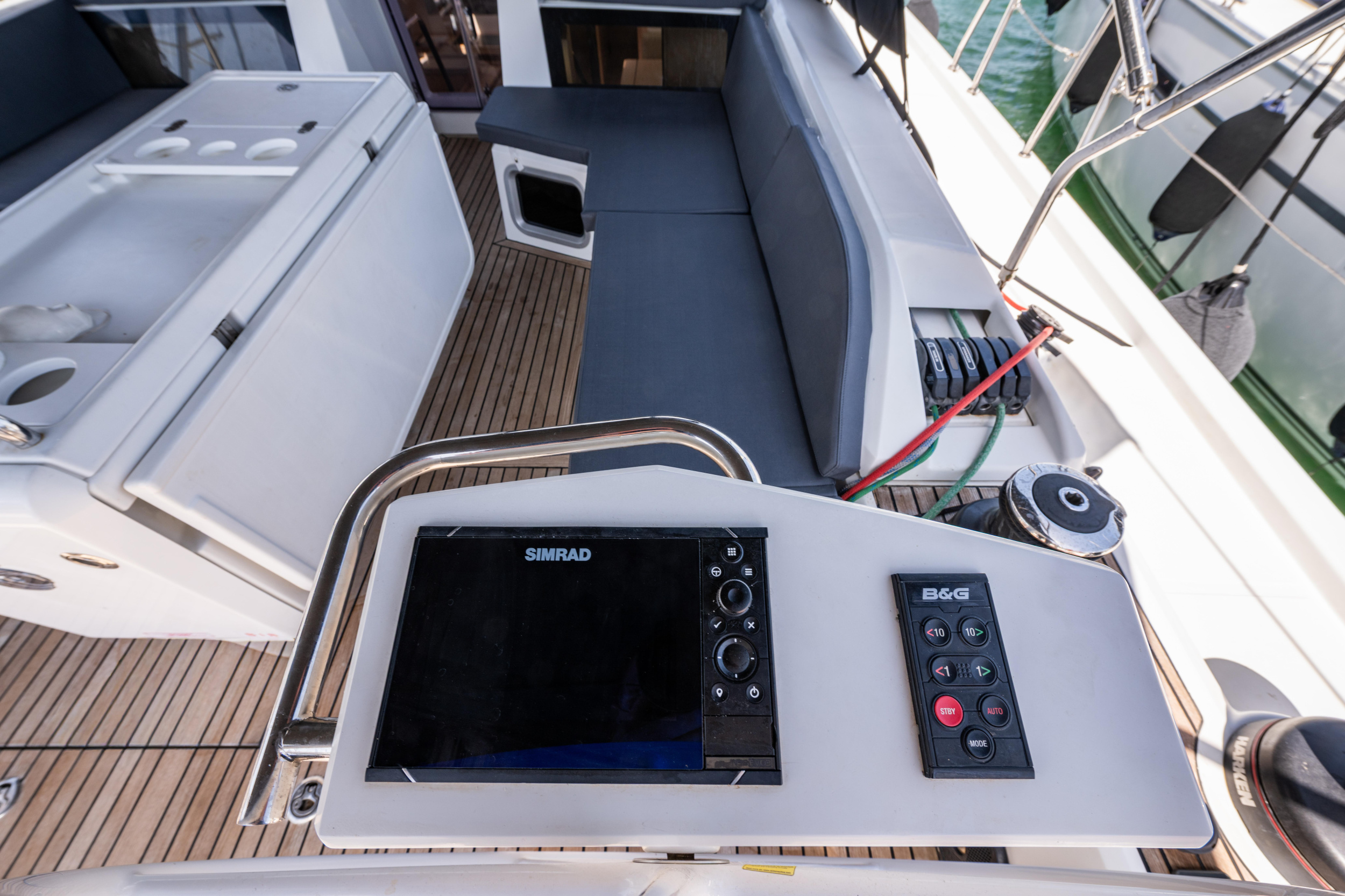 Oceanis 51.1 — photo 18