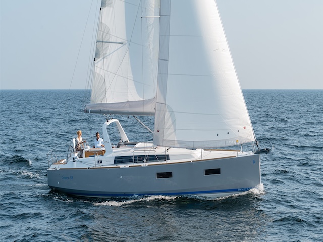 Oceanis 38 — photo 1