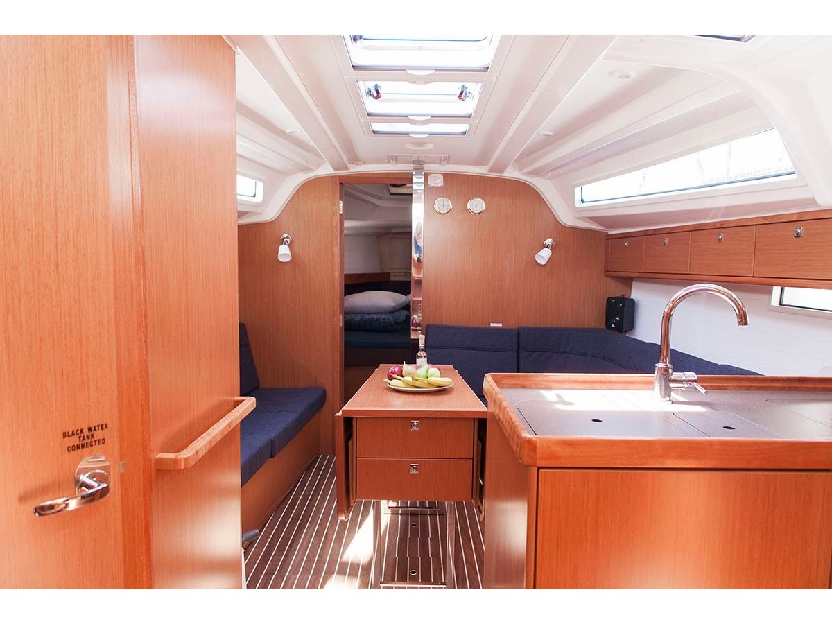 Bavaria Cruiser 37 — photo 5