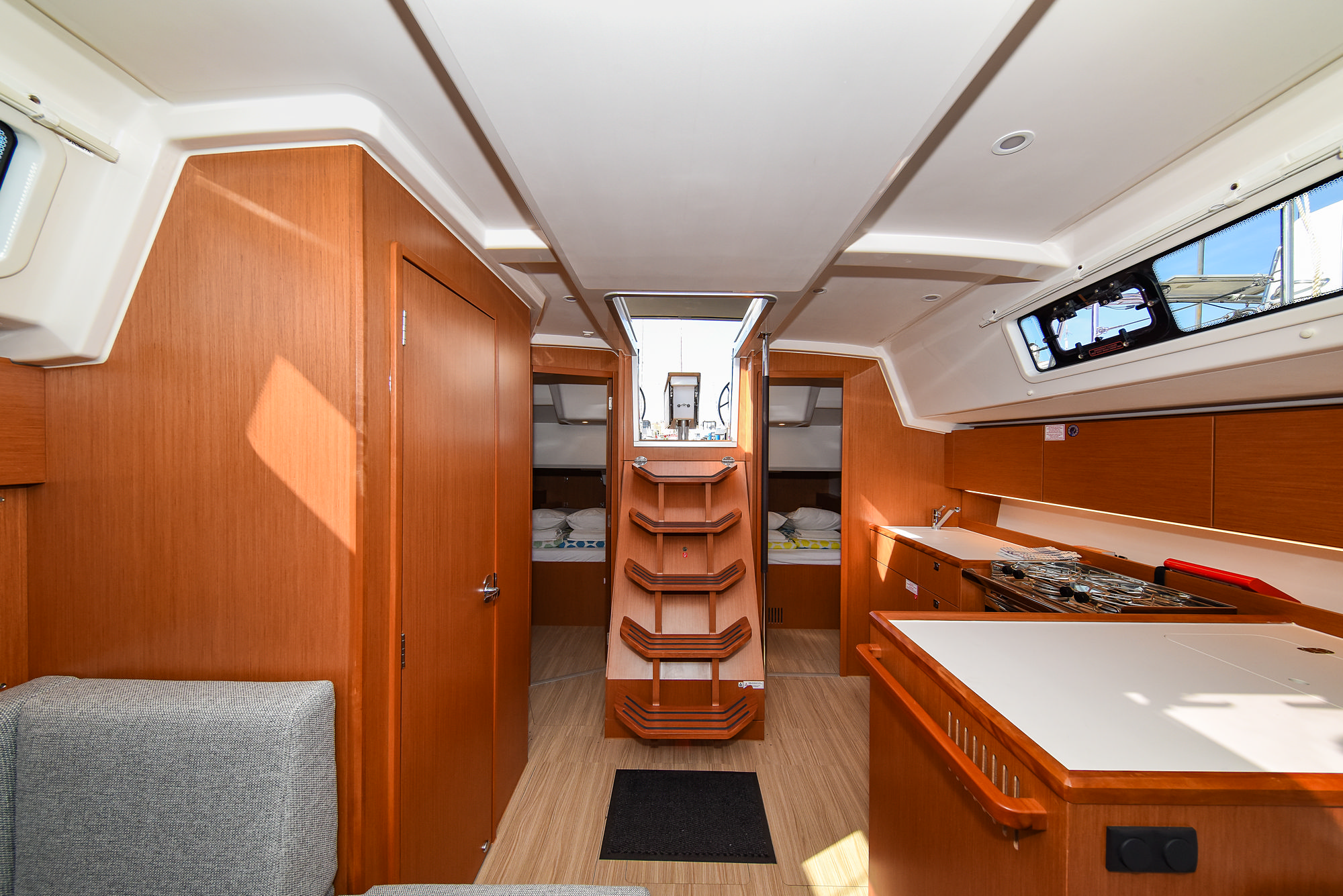 Bavaria C38 — photo 33