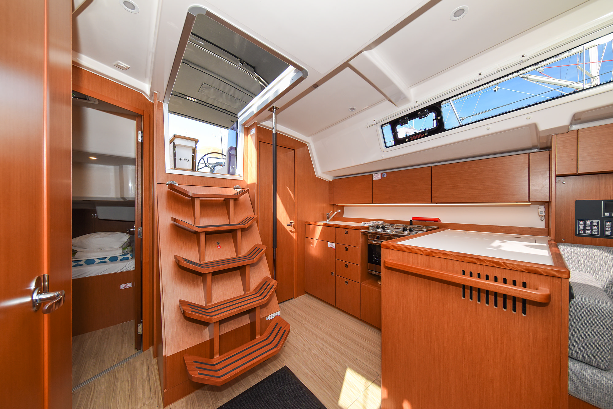 Bavaria C38 — photo 37
