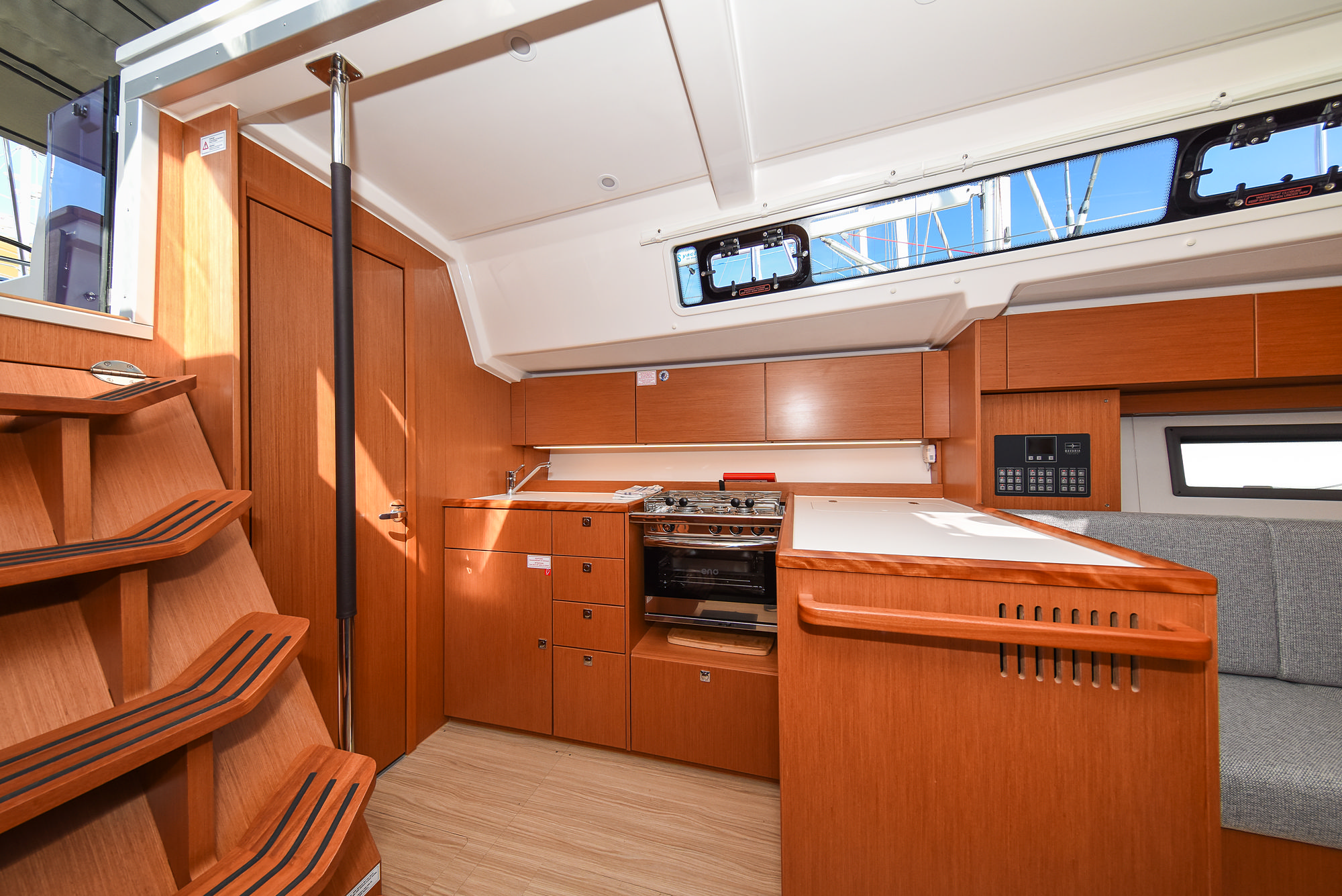 Bavaria C38 — photo 12