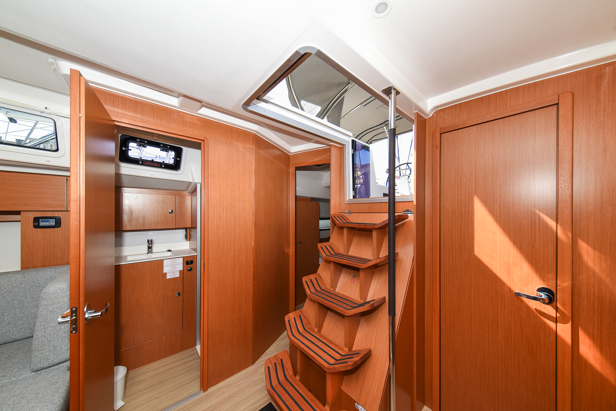 Bavaria C38 — photo 15