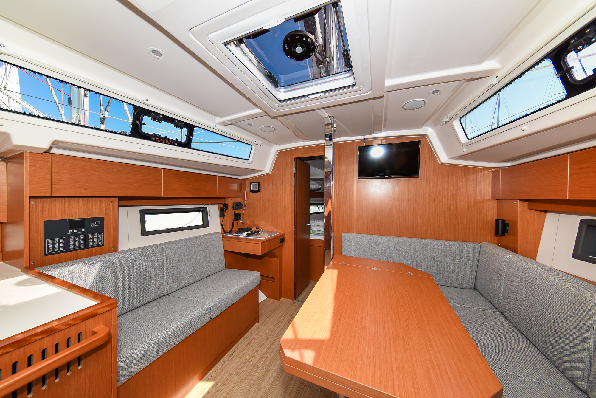 Bavaria C38 — photo 52