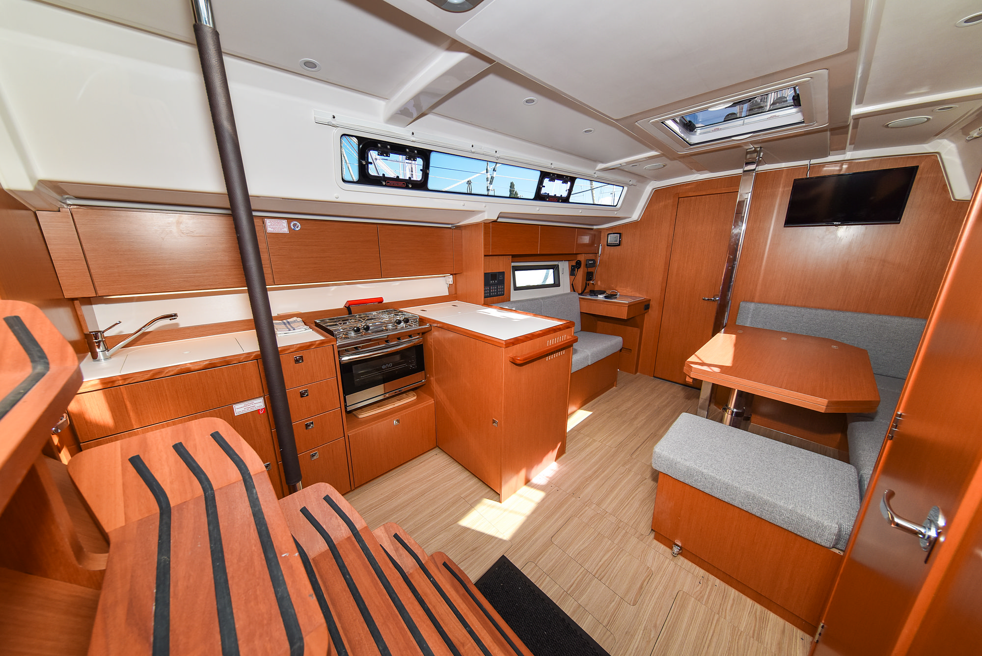 Bavaria C38 — photo 74