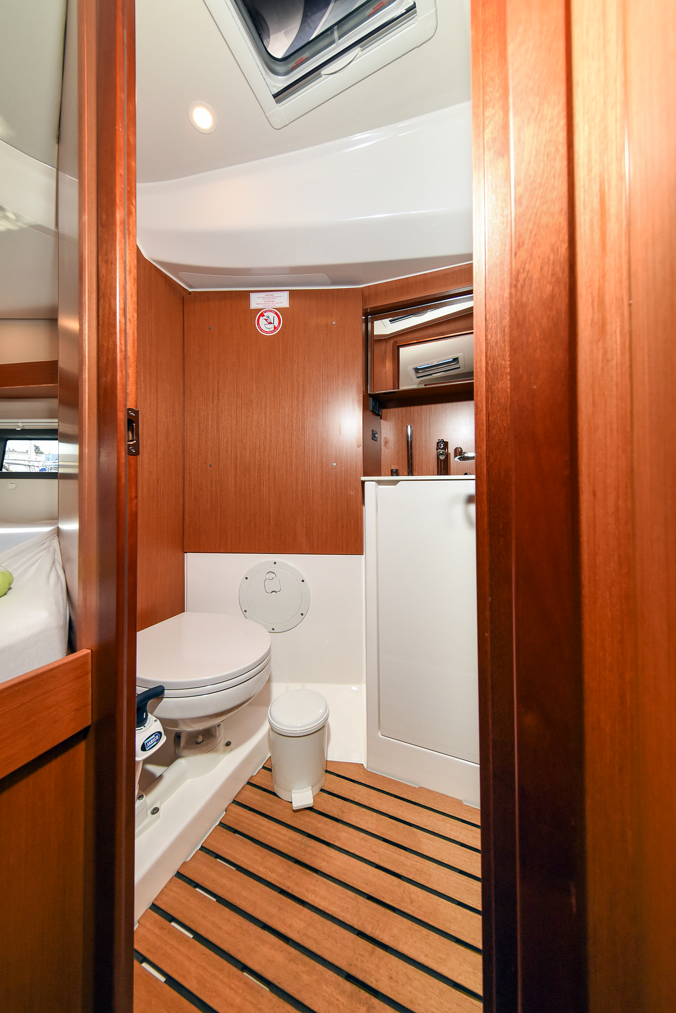 Bavaria C38 — photo 34