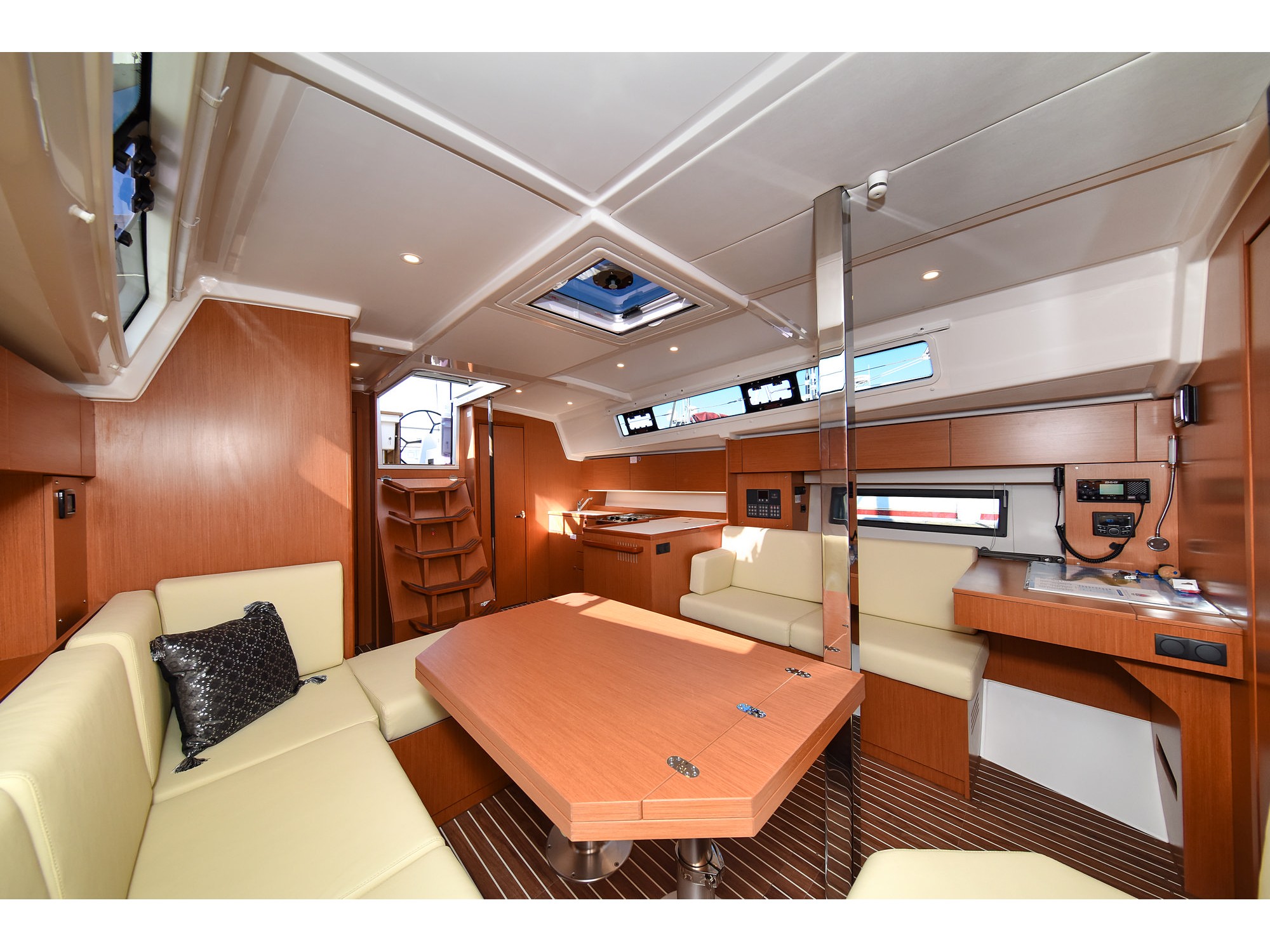 Bavaria C42 — photo 74