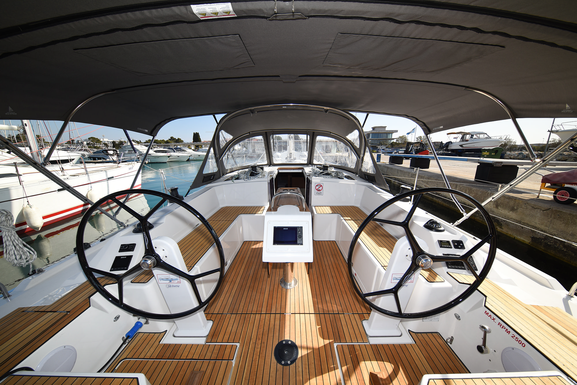 Bavaria C42 — photo 19
