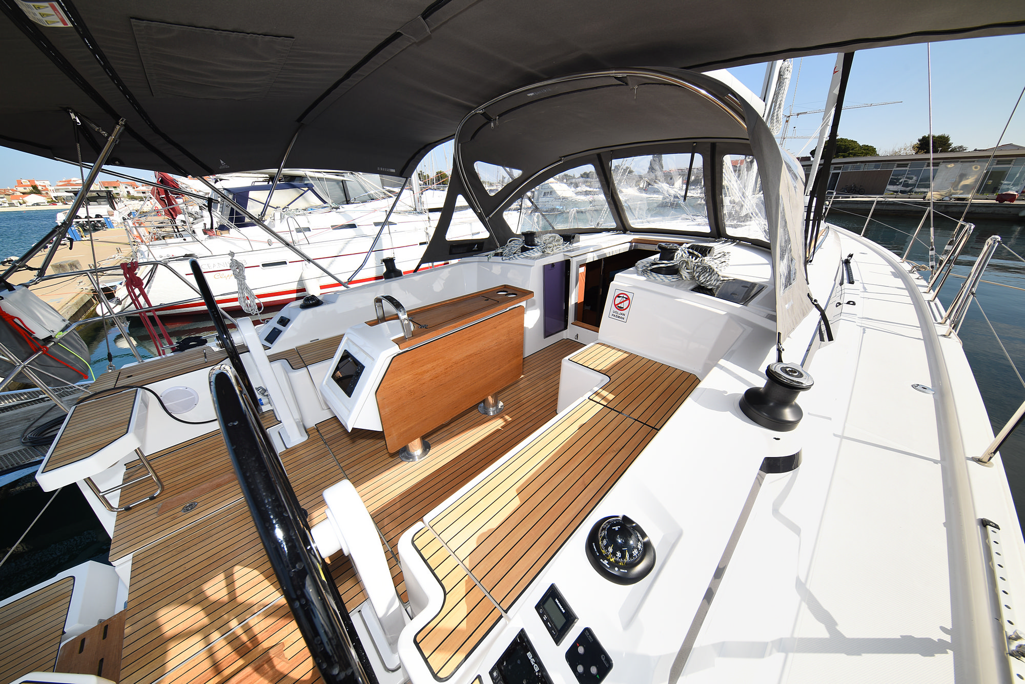 Bavaria C42 — photo 31
