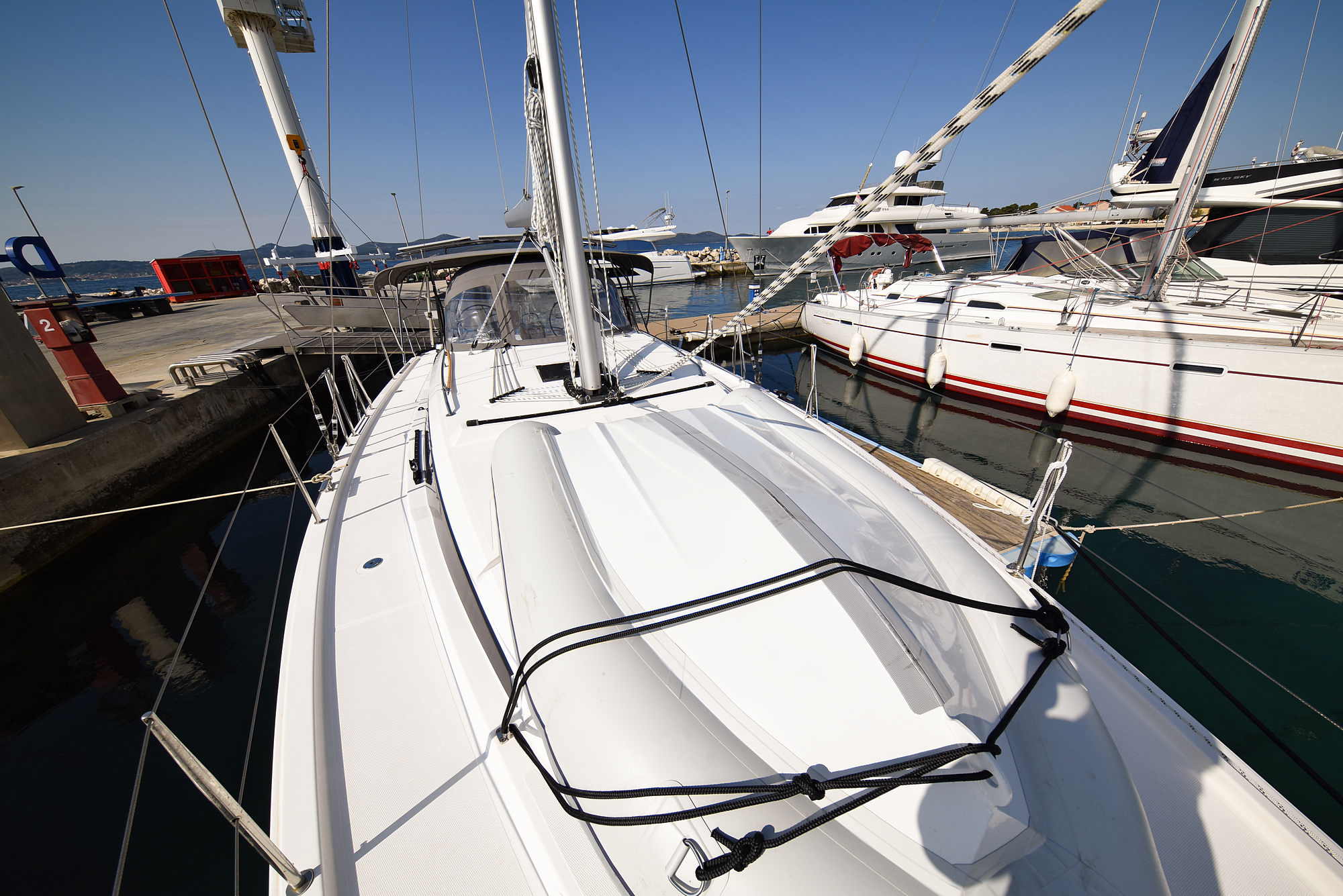 Bavaria C42 — photo 36
