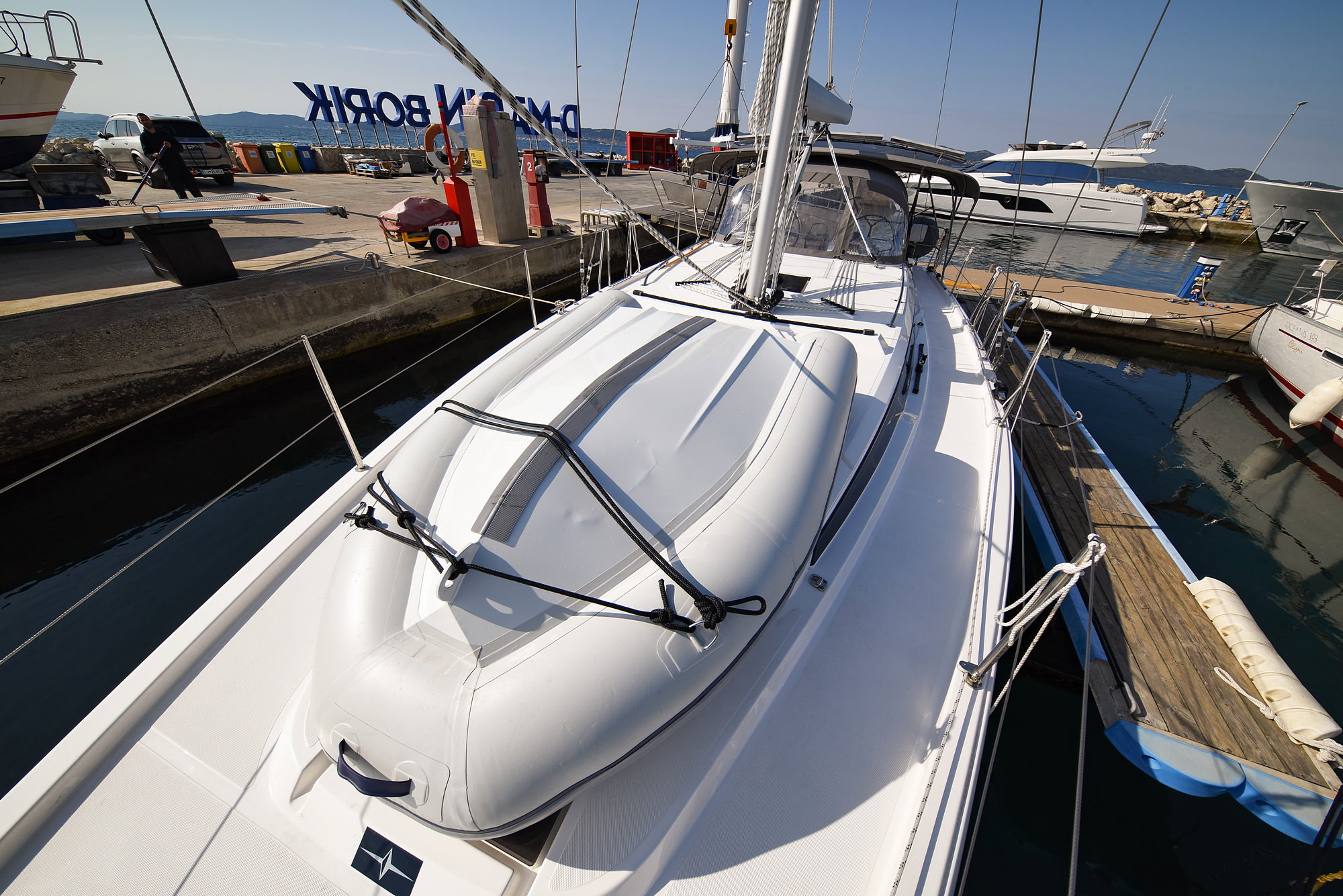Bavaria C42 — photo 26