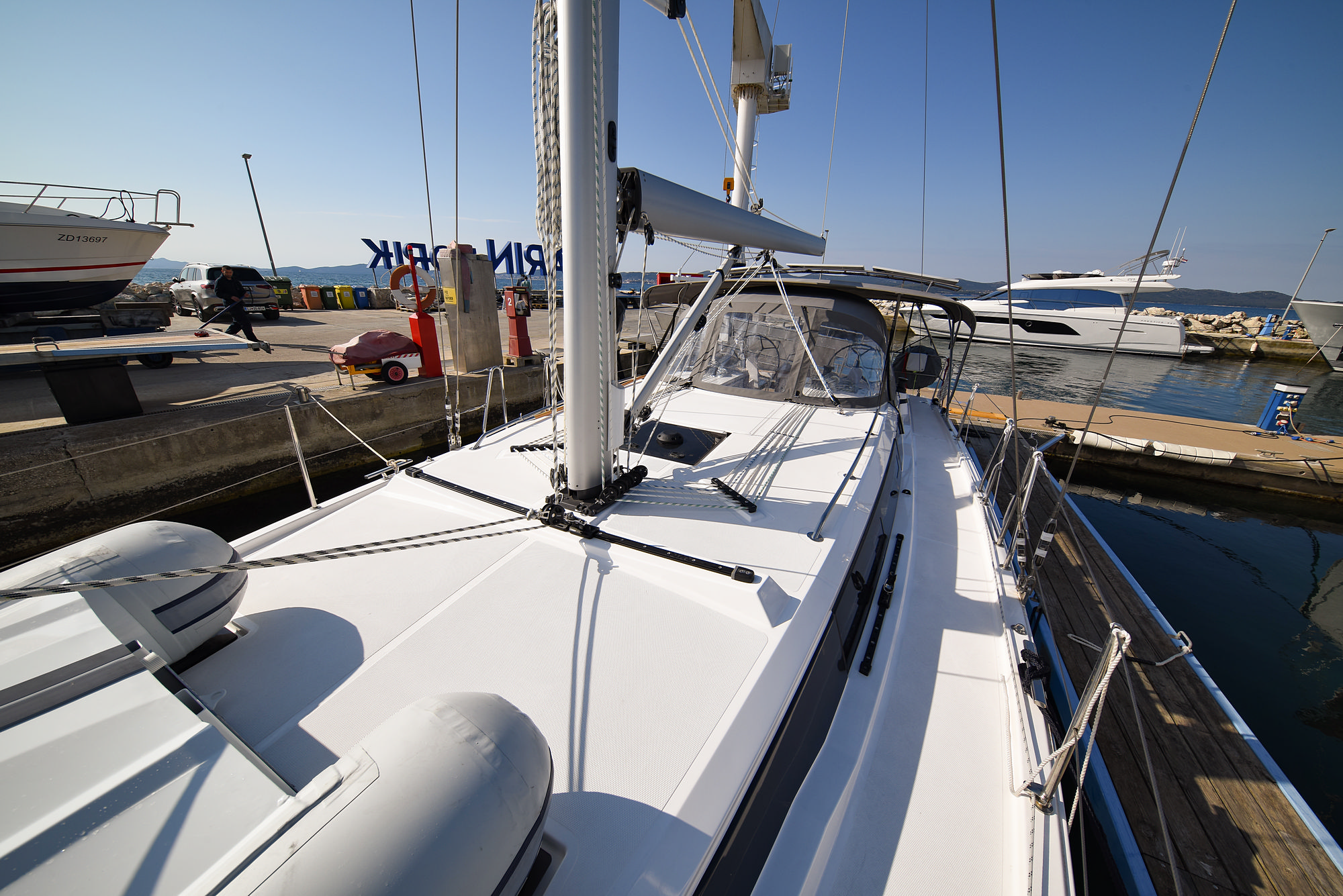 Bavaria C42 — photo 67