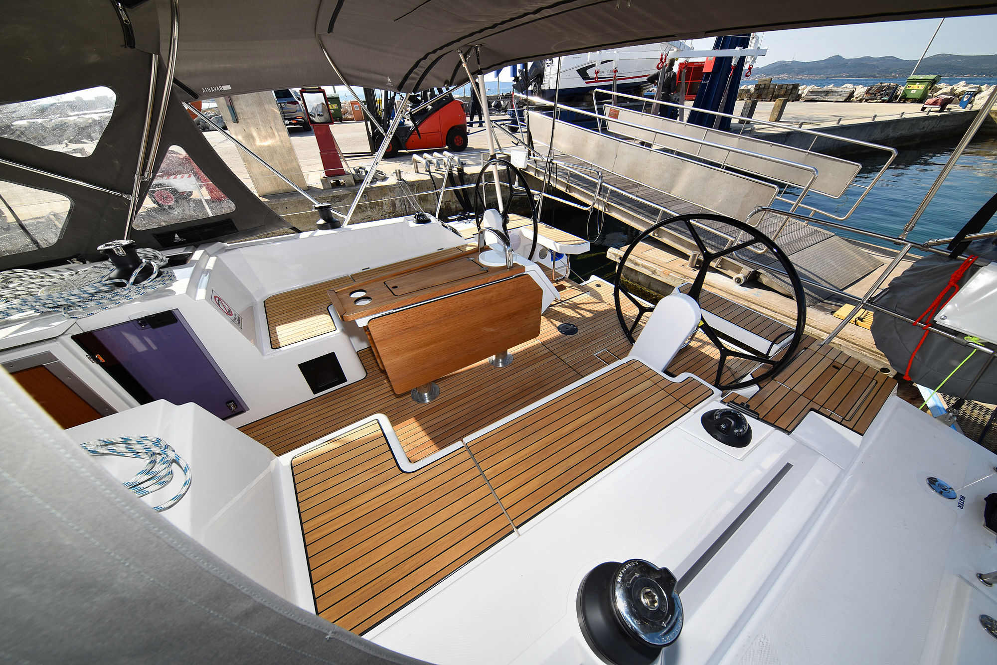 Bavaria C42 — photo 20