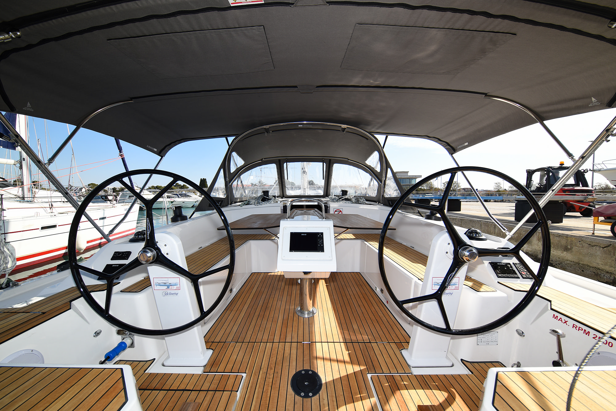 Bavaria C42 — photo 6