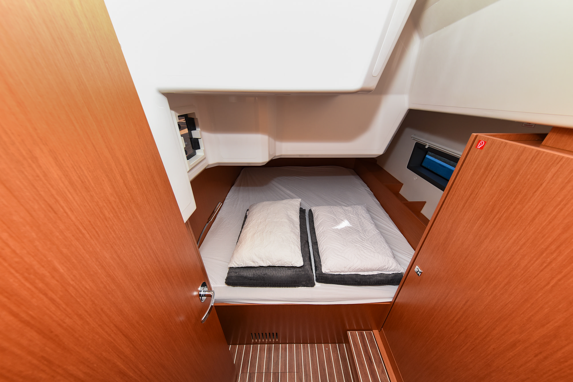 Bavaria C42 — photo 85
