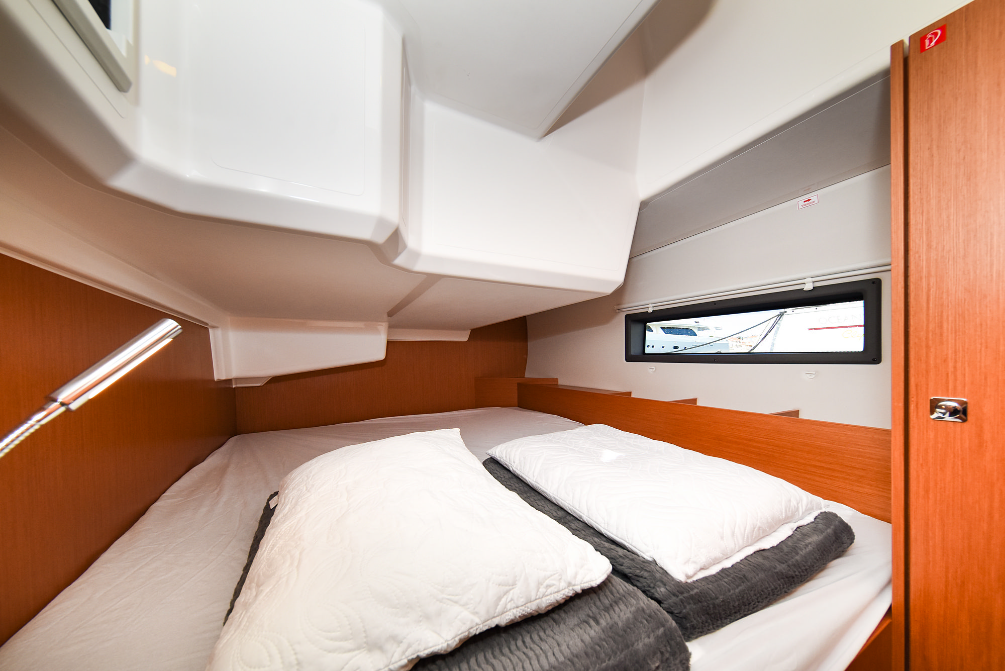 Bavaria C42 — photo 51