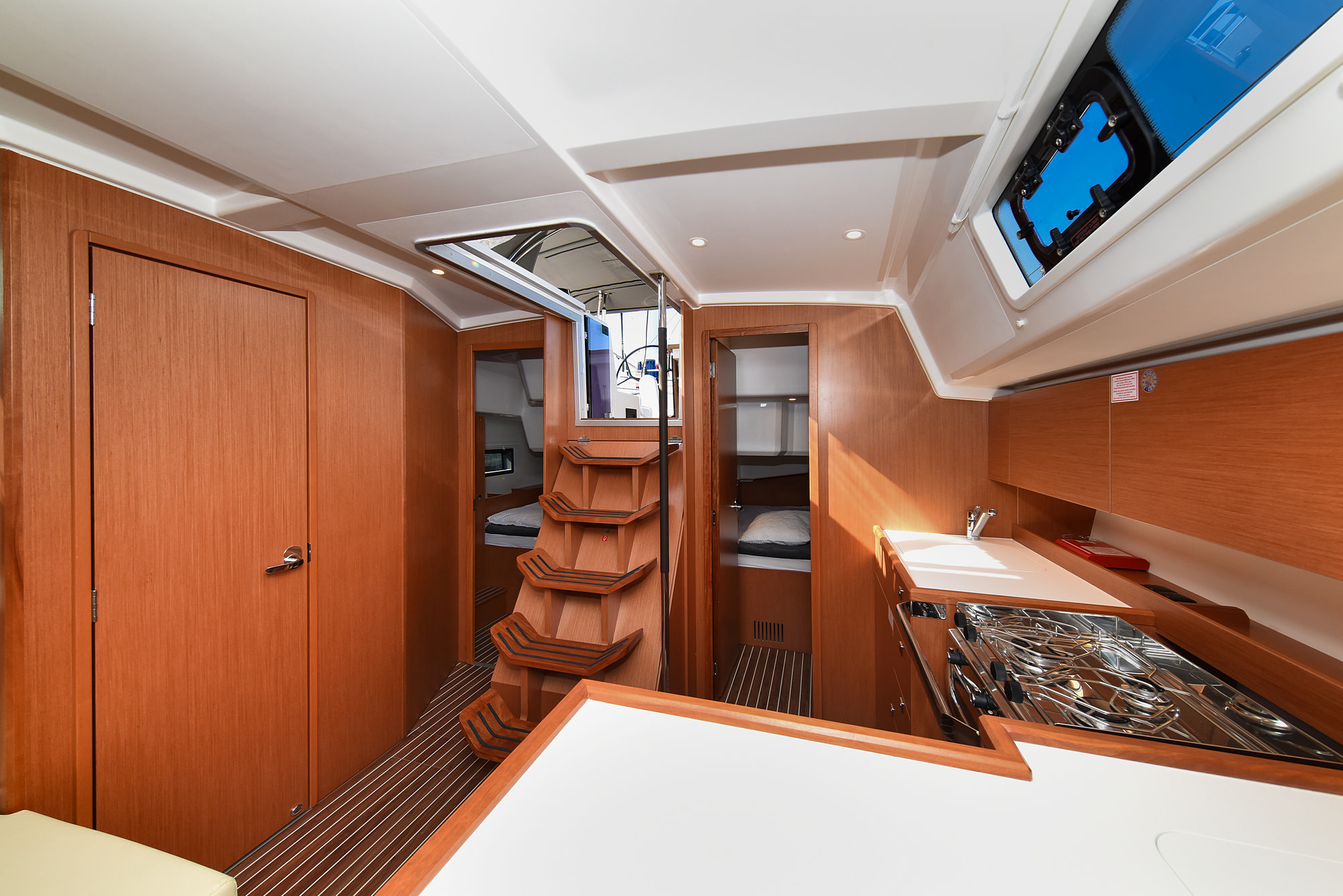 Bavaria C42 — photo 58