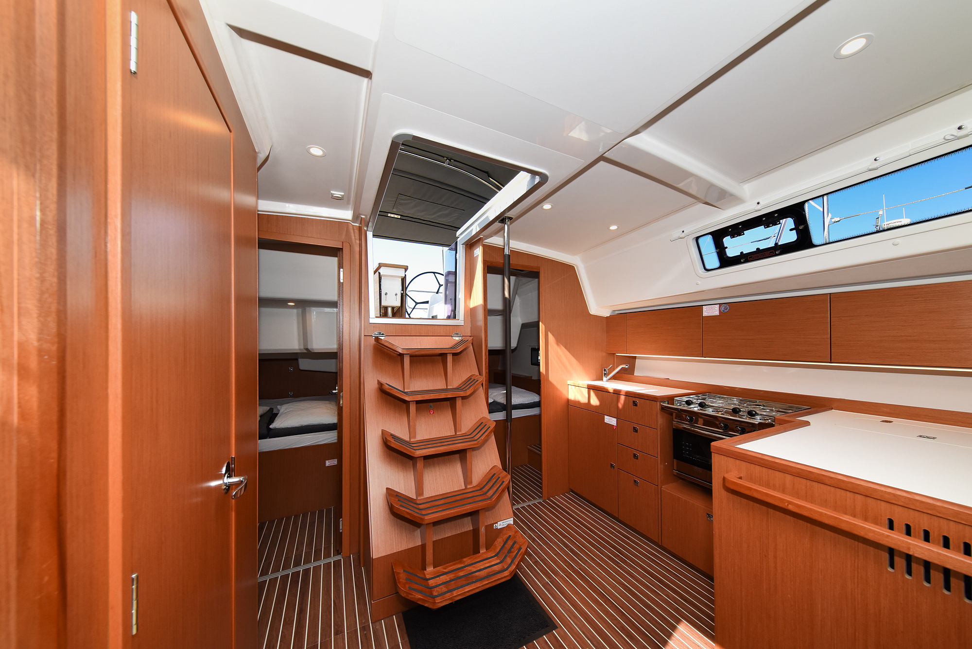 Bavaria C42 — photo 15