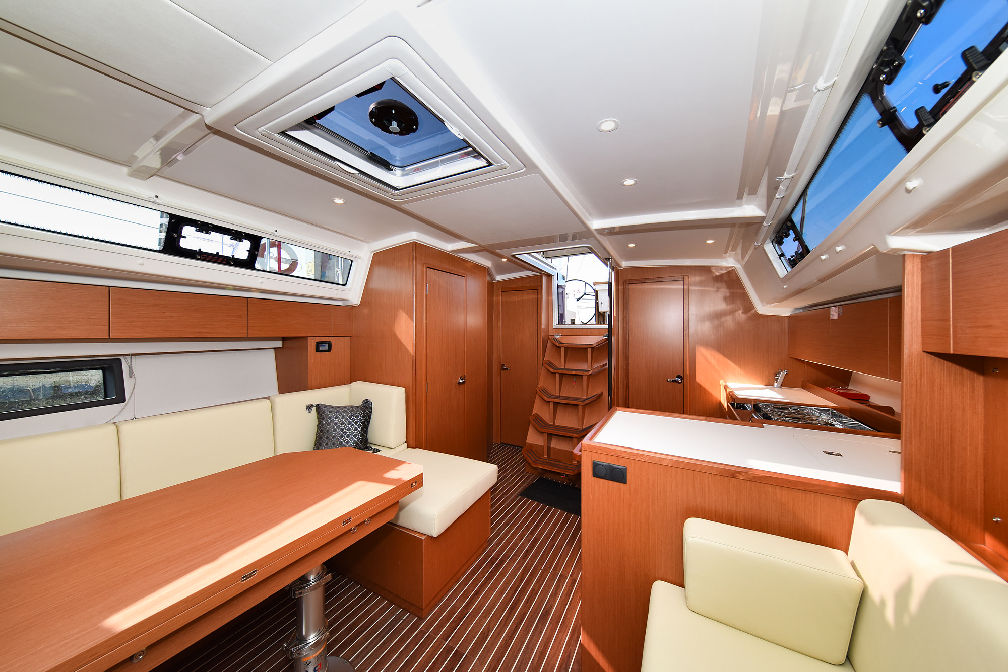 Bavaria C42 — photo 42