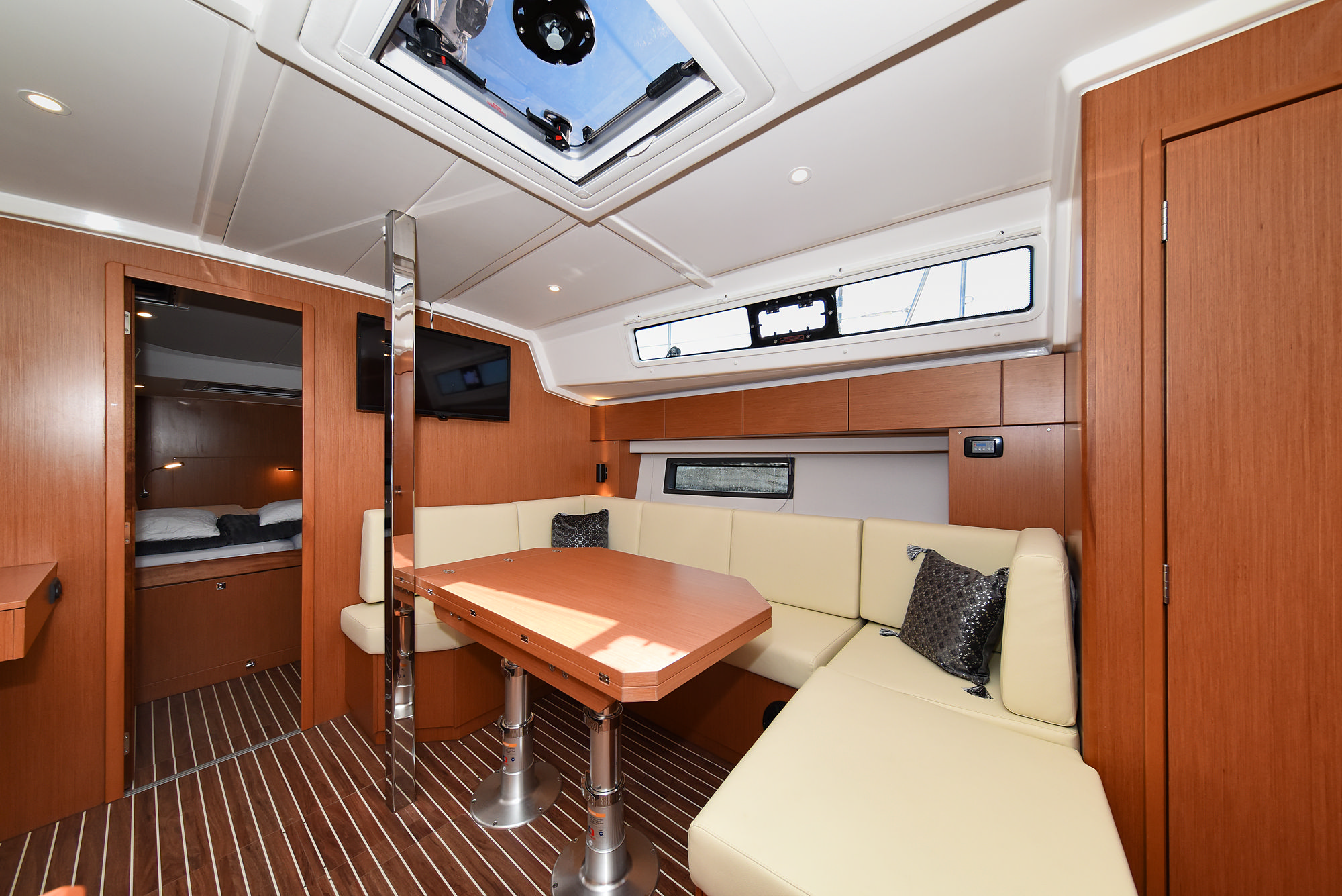 Bavaria C42 — photo 62
