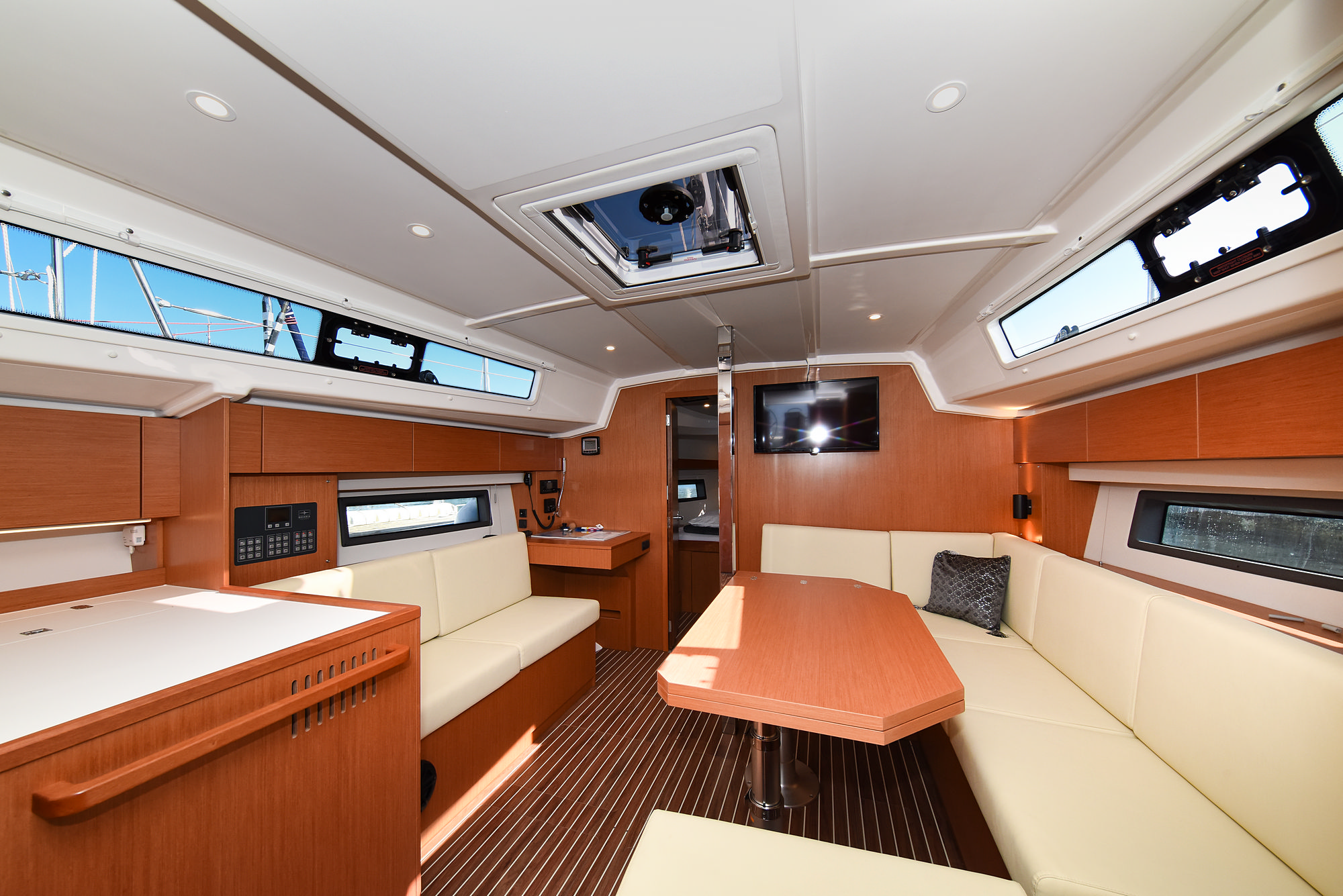 Bavaria C42 — photo 76