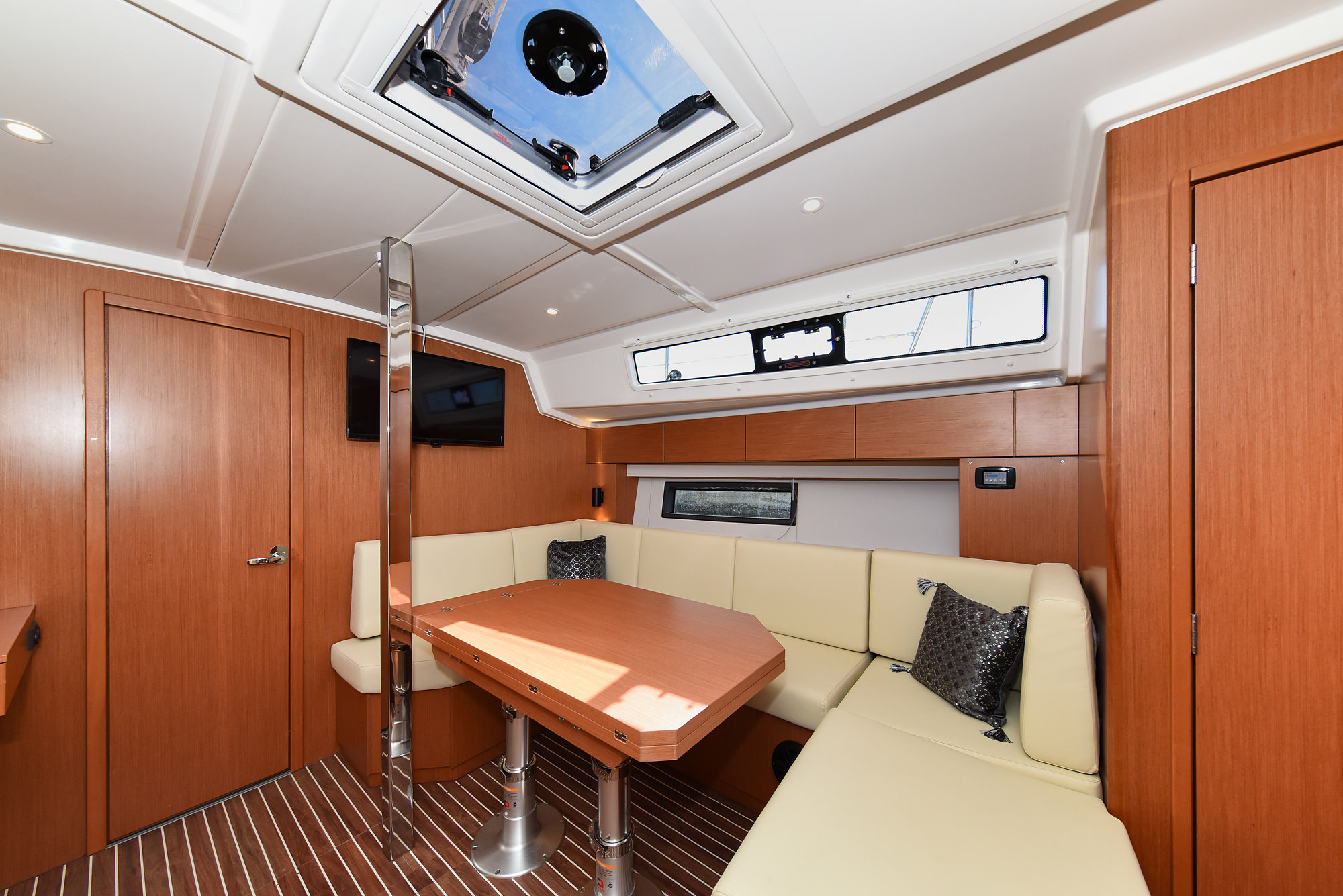 Bavaria C42 — photo 40