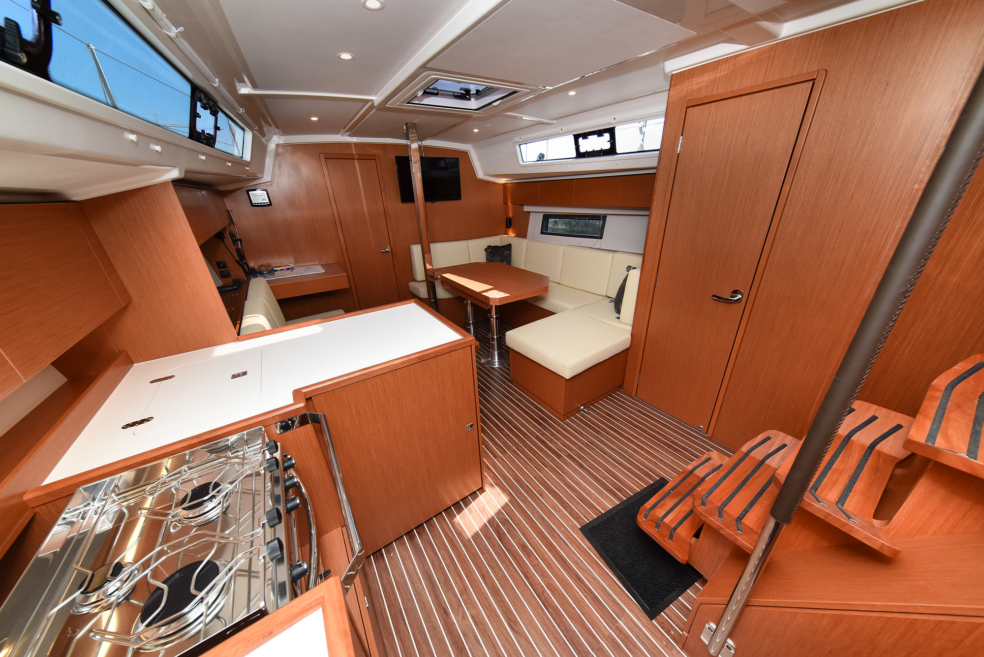 Bavaria C42 — photo 28