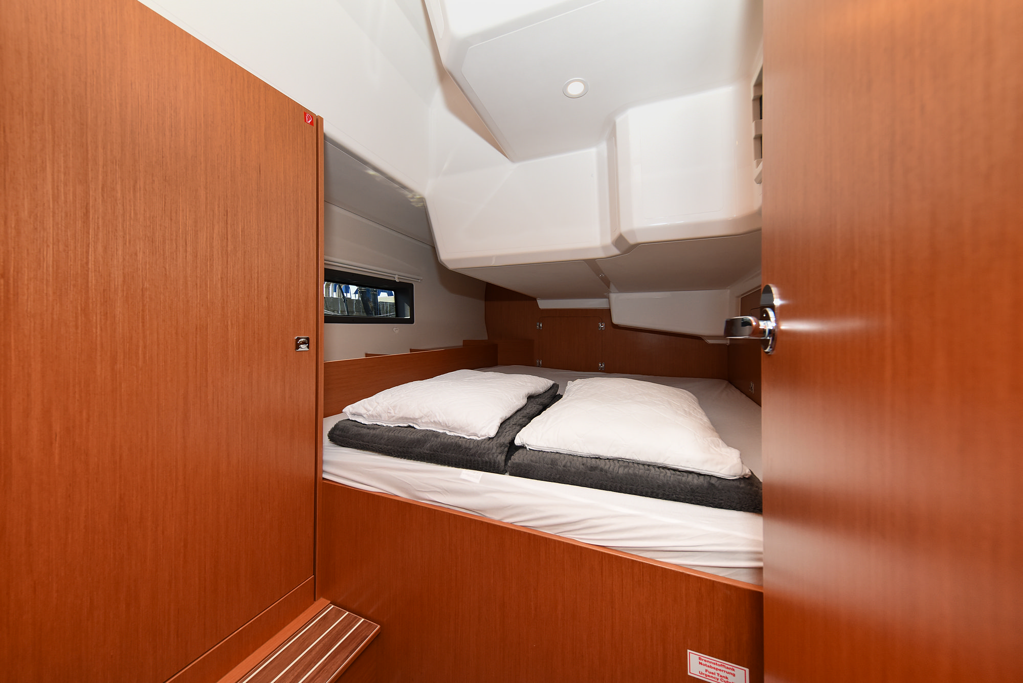 Bavaria C42 — photo 14