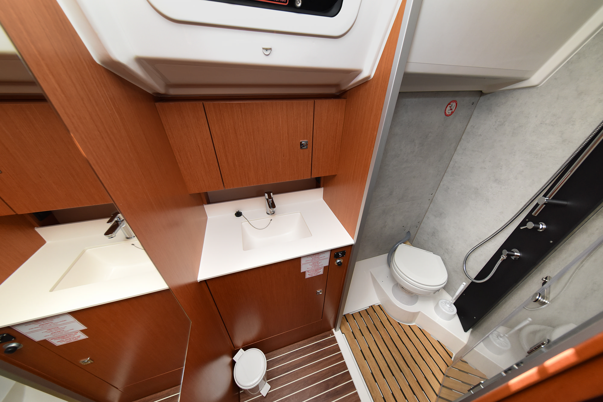 Bavaria C42 — photo 52