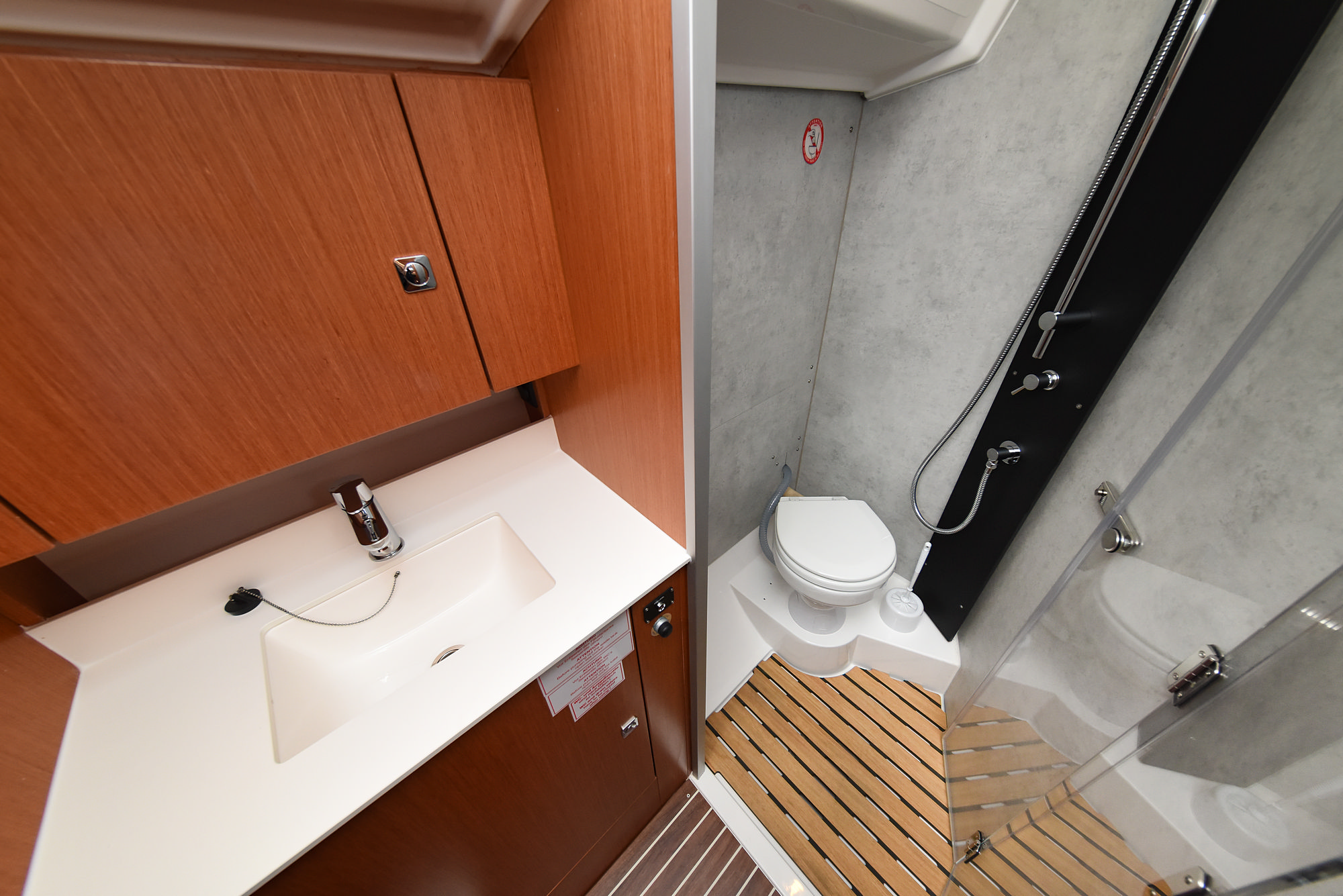 Bavaria C42 — photo 38