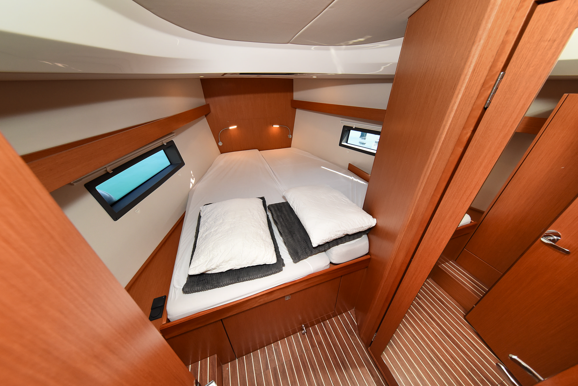Bavaria C42 — photo 82