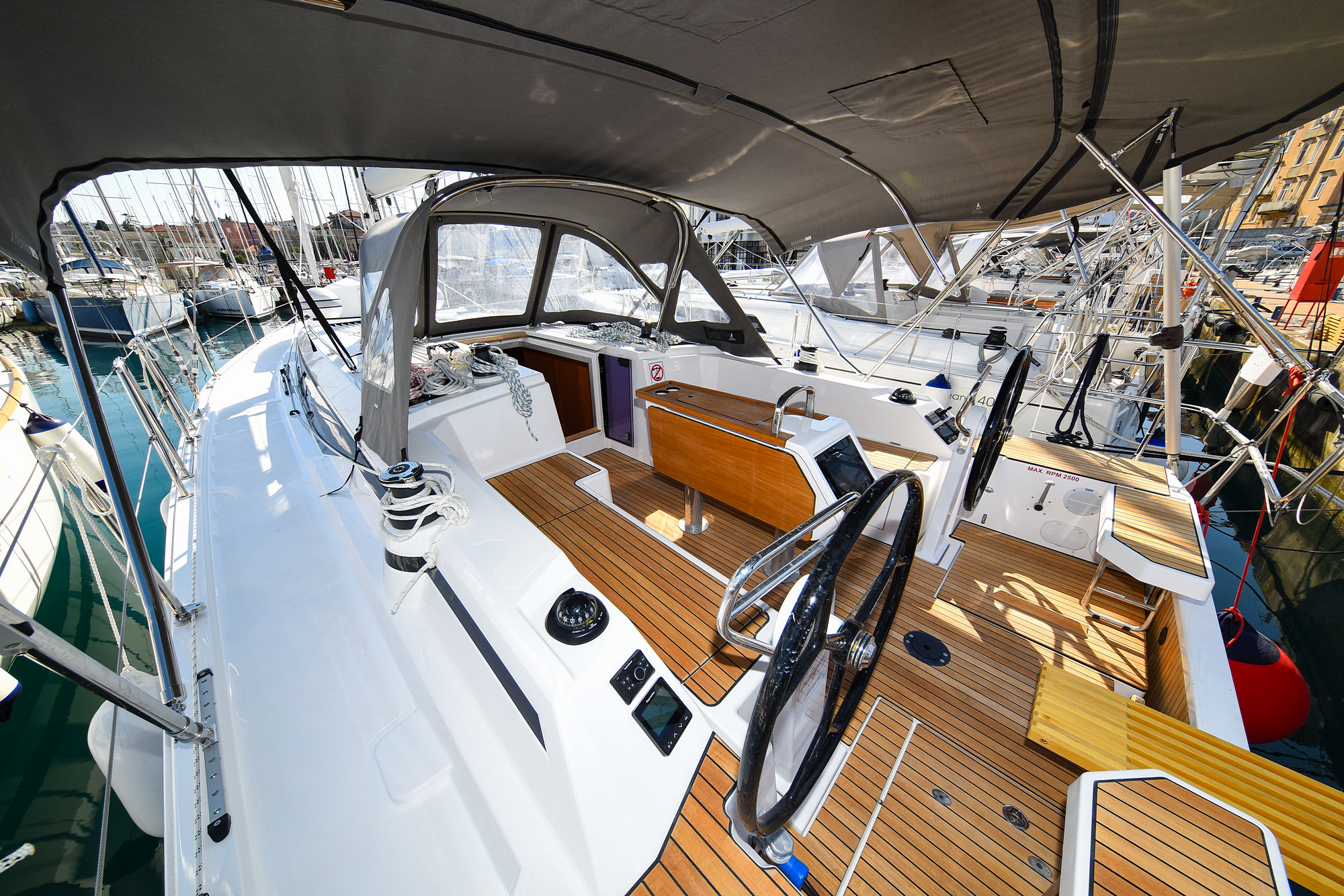 Bavaria C38 — photo 13