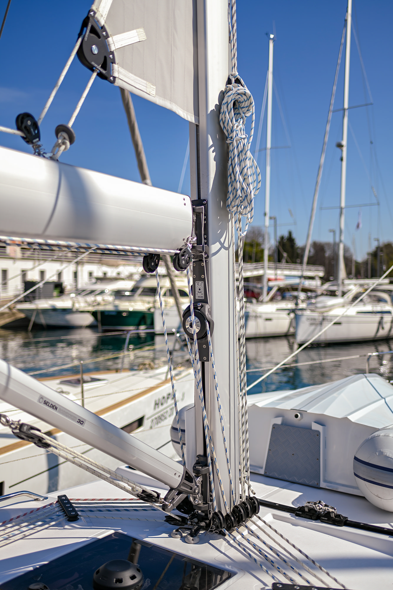 Bavaria C38 — photo 19