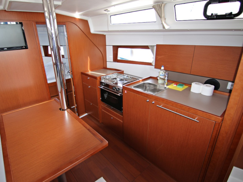 OCEANIS 38.1 BT — photo 5