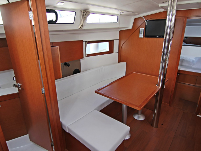 OCEANIS 38 BT — photo 6