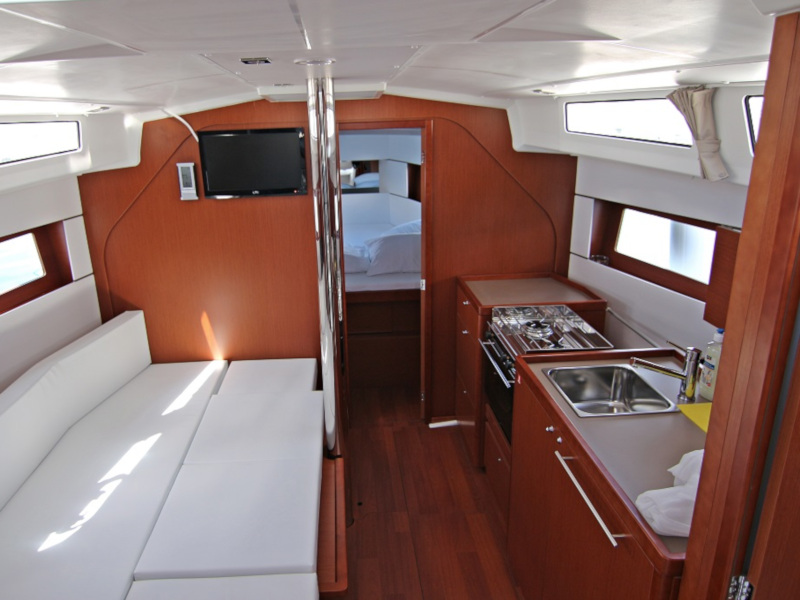 OCEANIS 38 BT — photo 3
