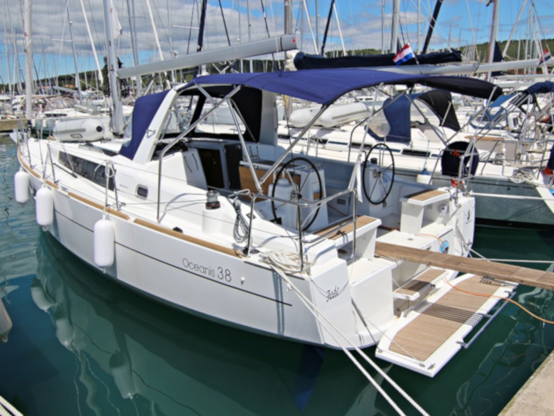 OCEANIS 38 BT — photo 2