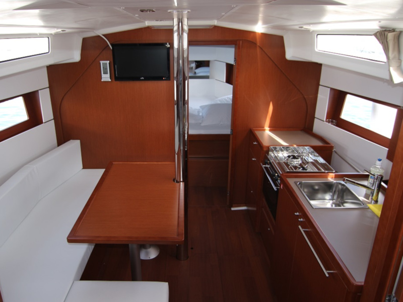 OCEANIS 38 BT — photo 10