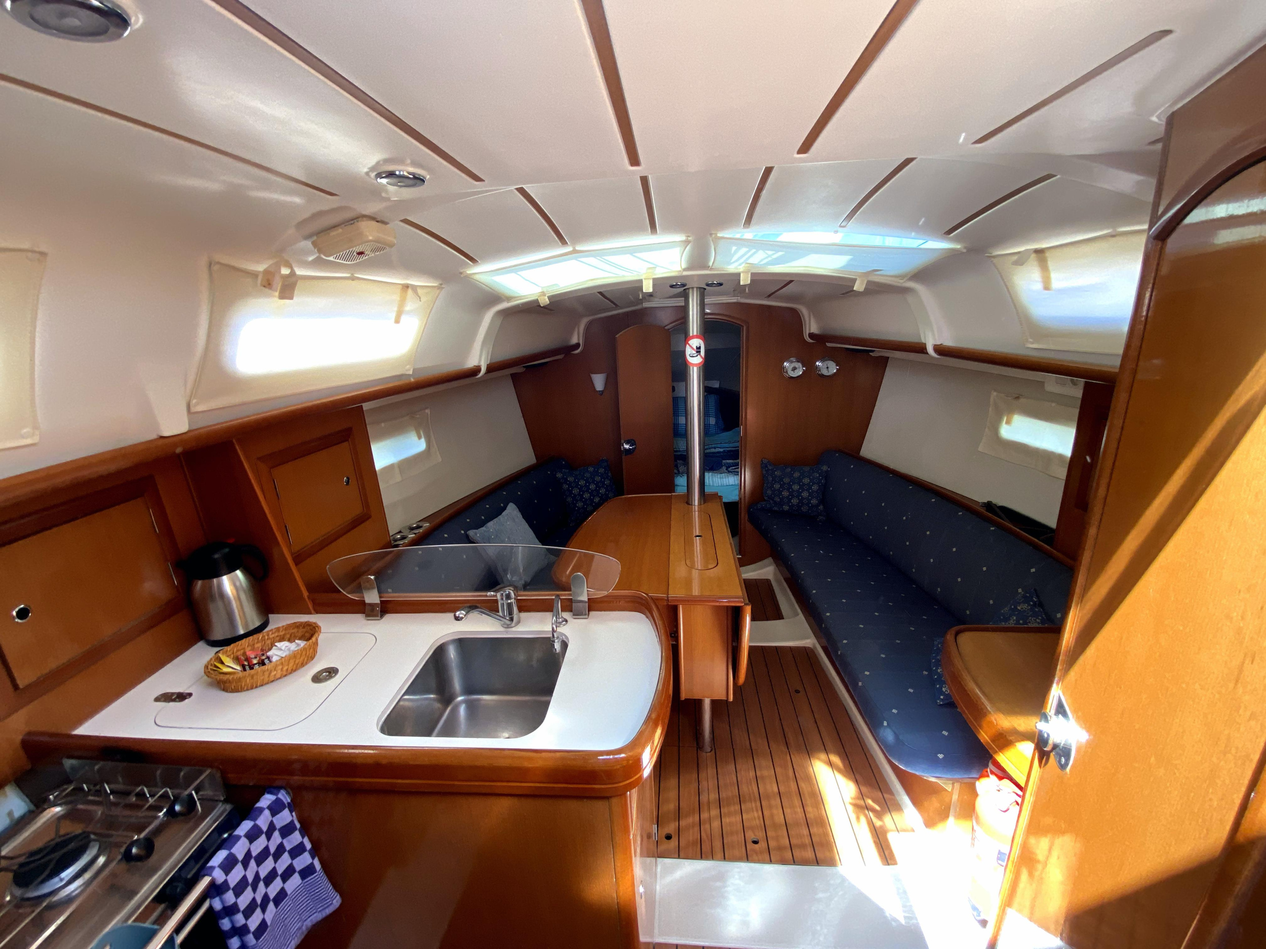 Oceanis 323 — photo 8