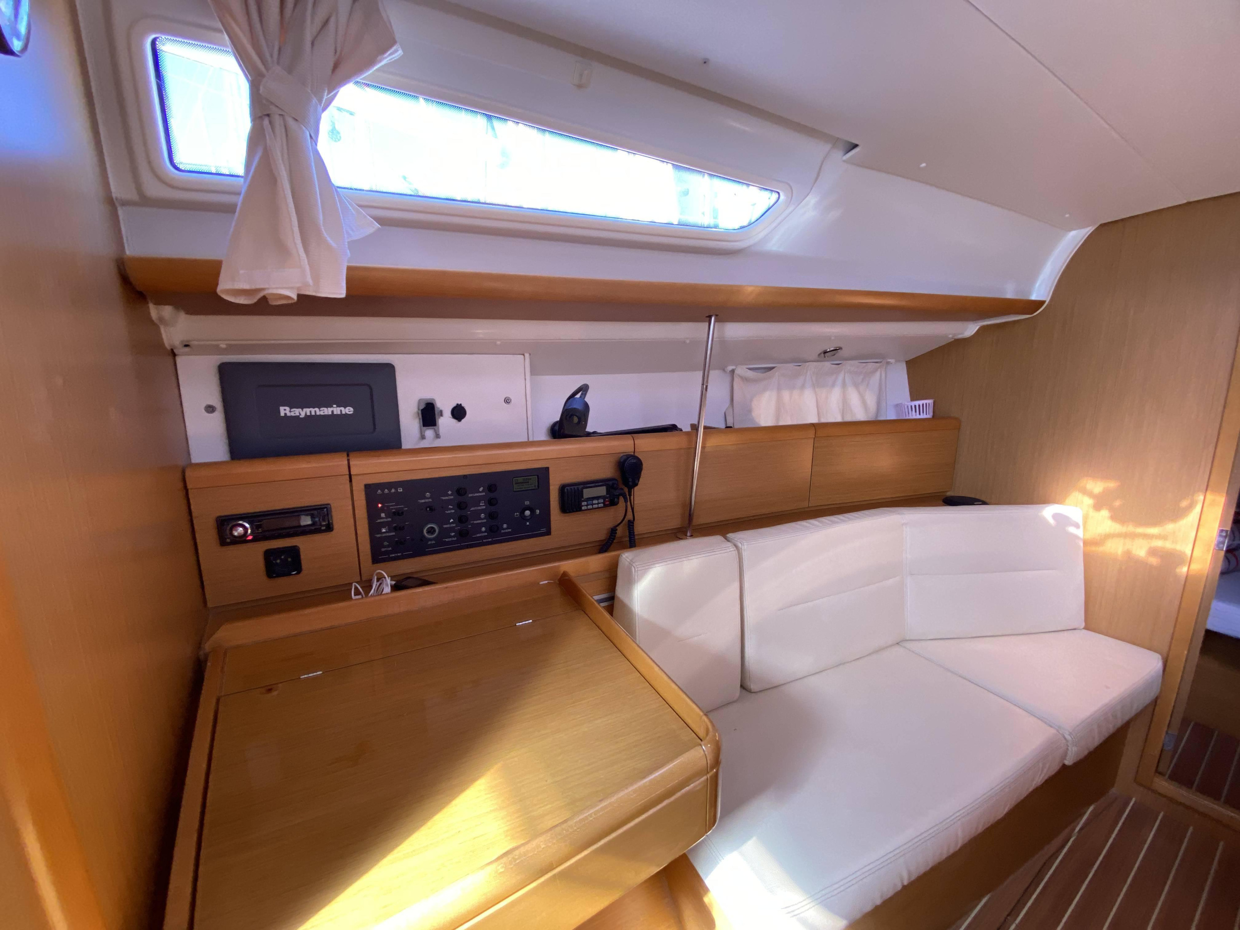 Sun Odyssey 36i — photo 9