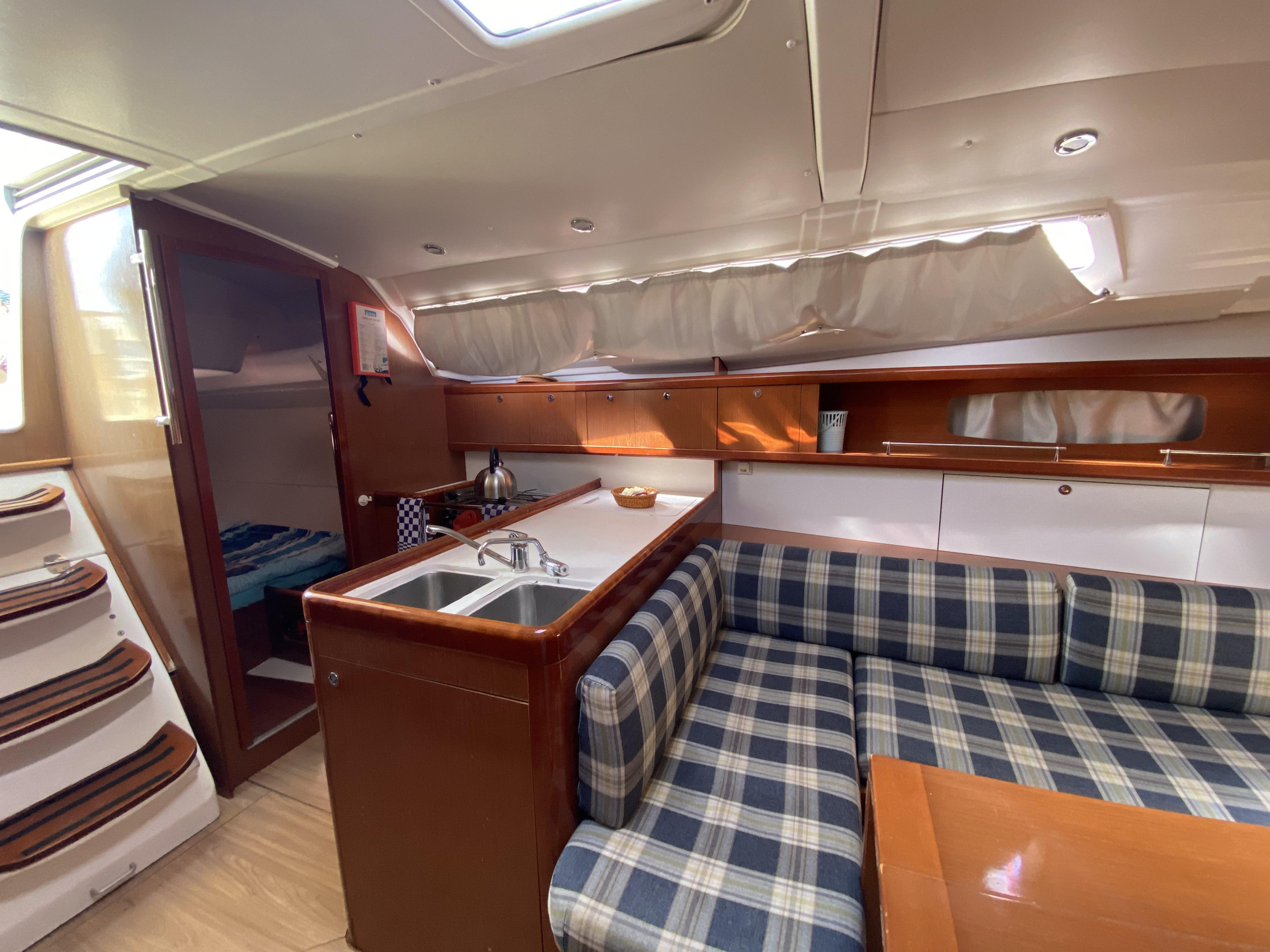 Oceanis 37 — photo 2
