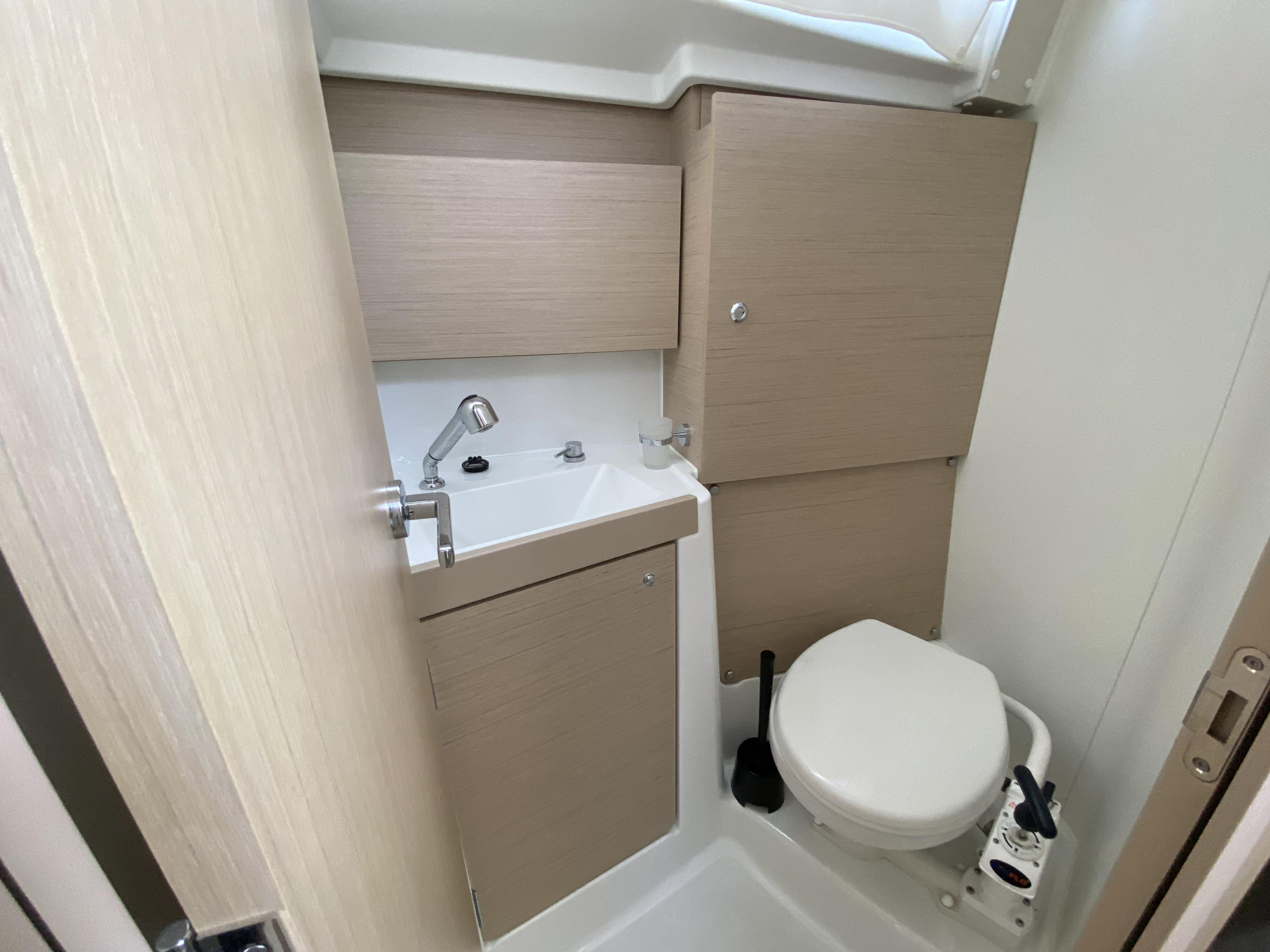 Oceanis 38.1 — photo 12