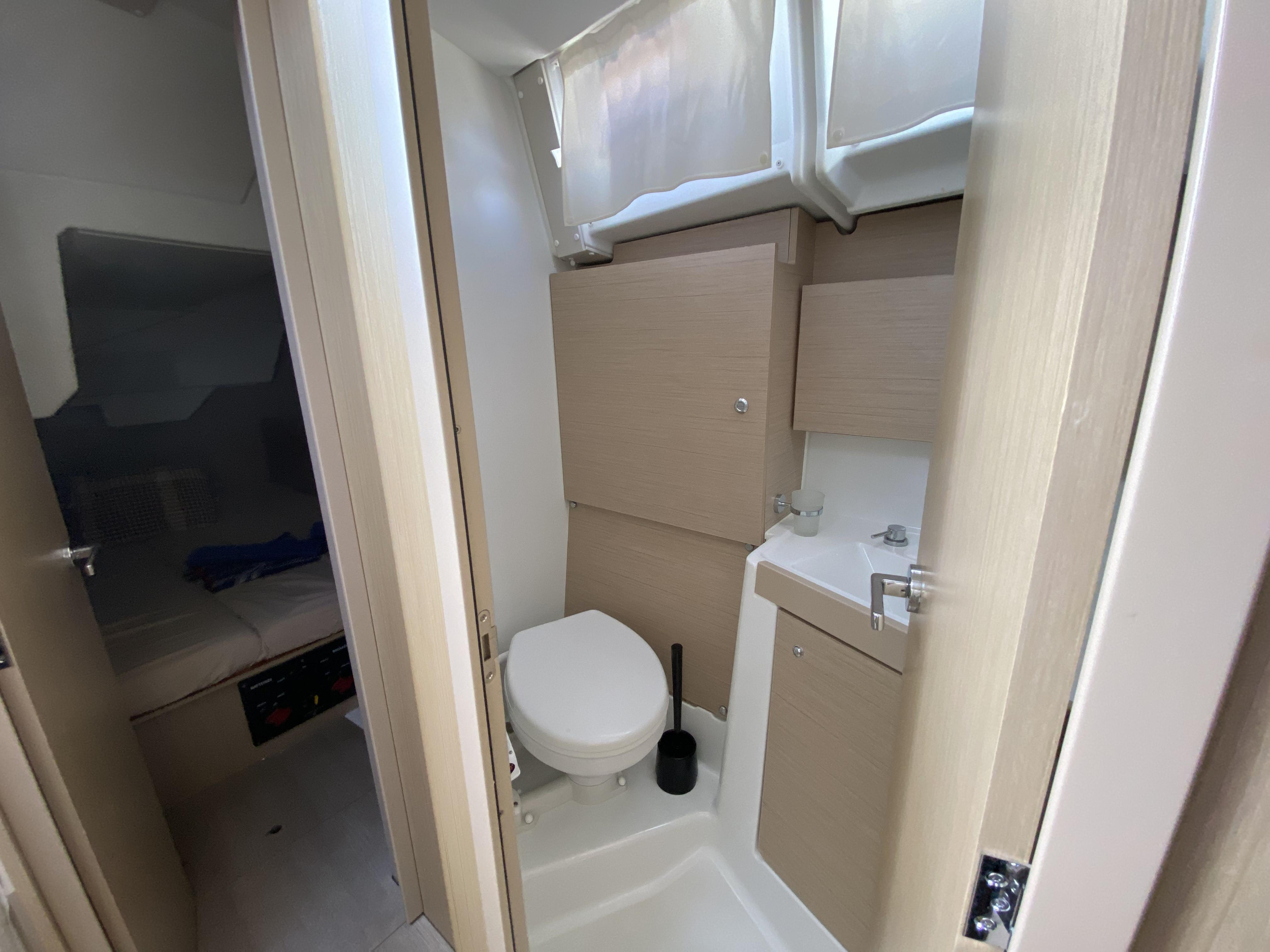 Oceanis 38.1 — photo 10