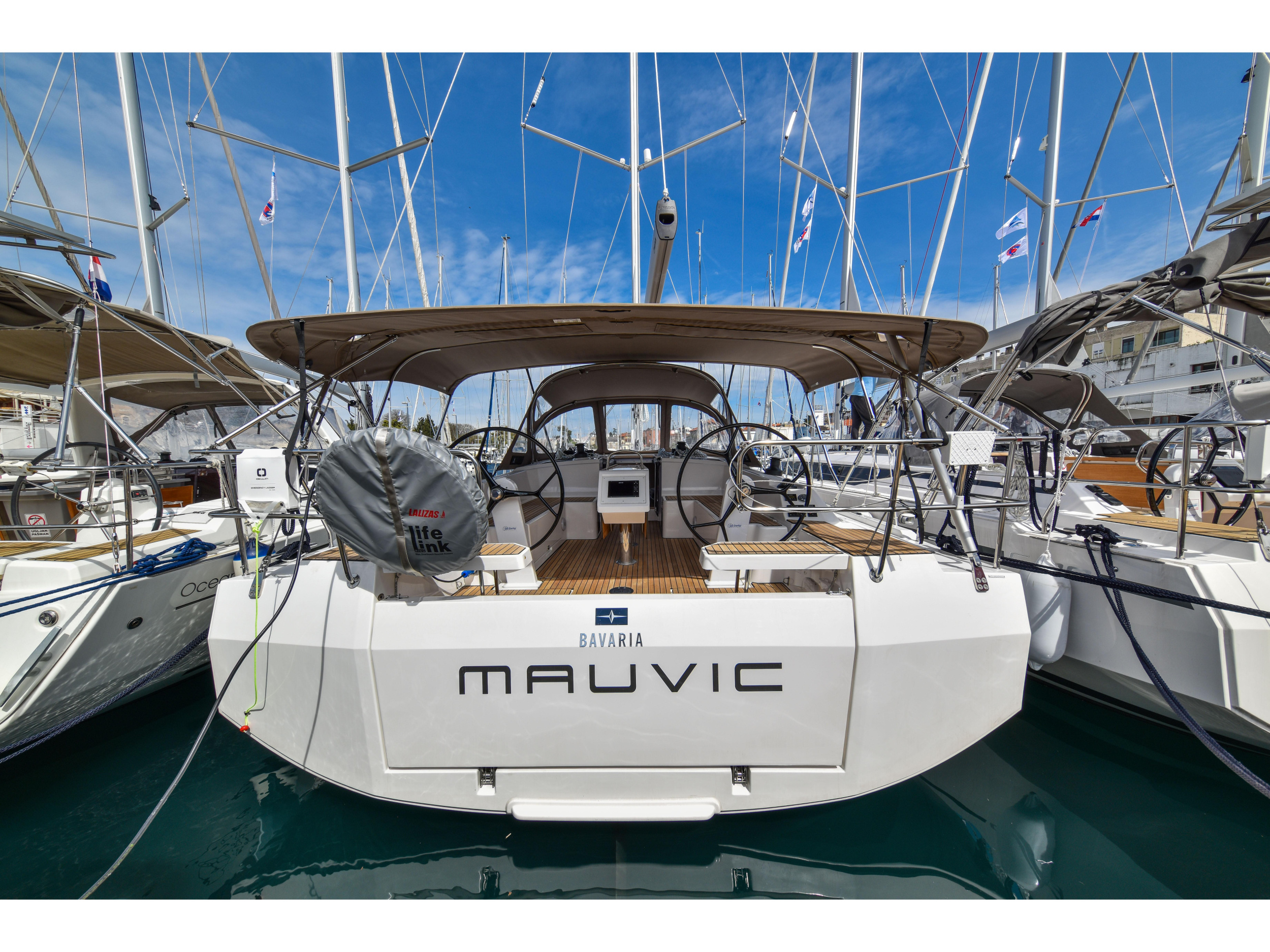 Bavaria C42 — photo 1