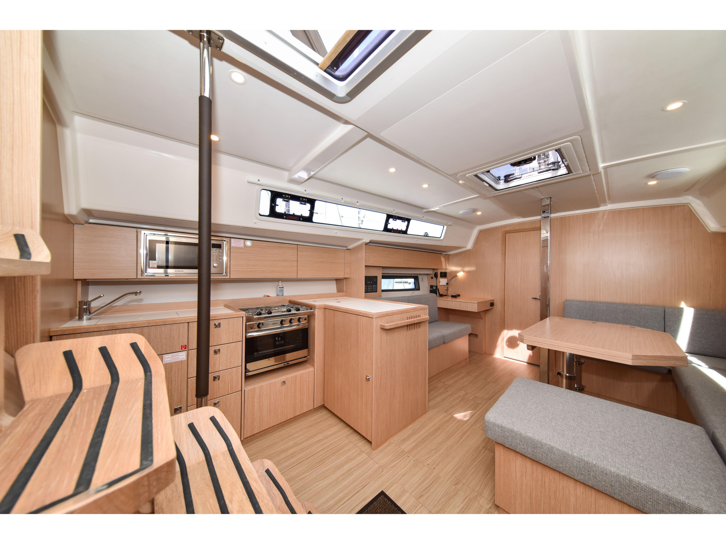 Bavaria C42 — photo 10